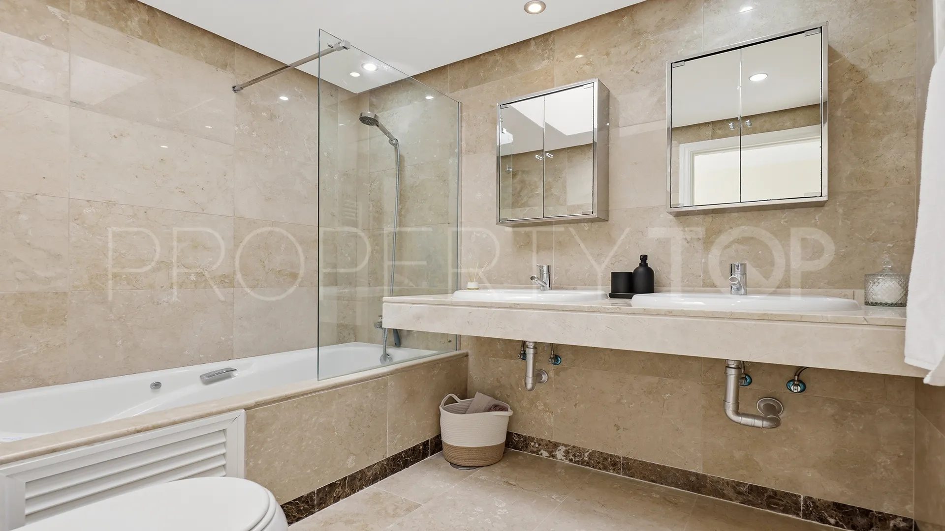 For sale Duquesa Village penthouse