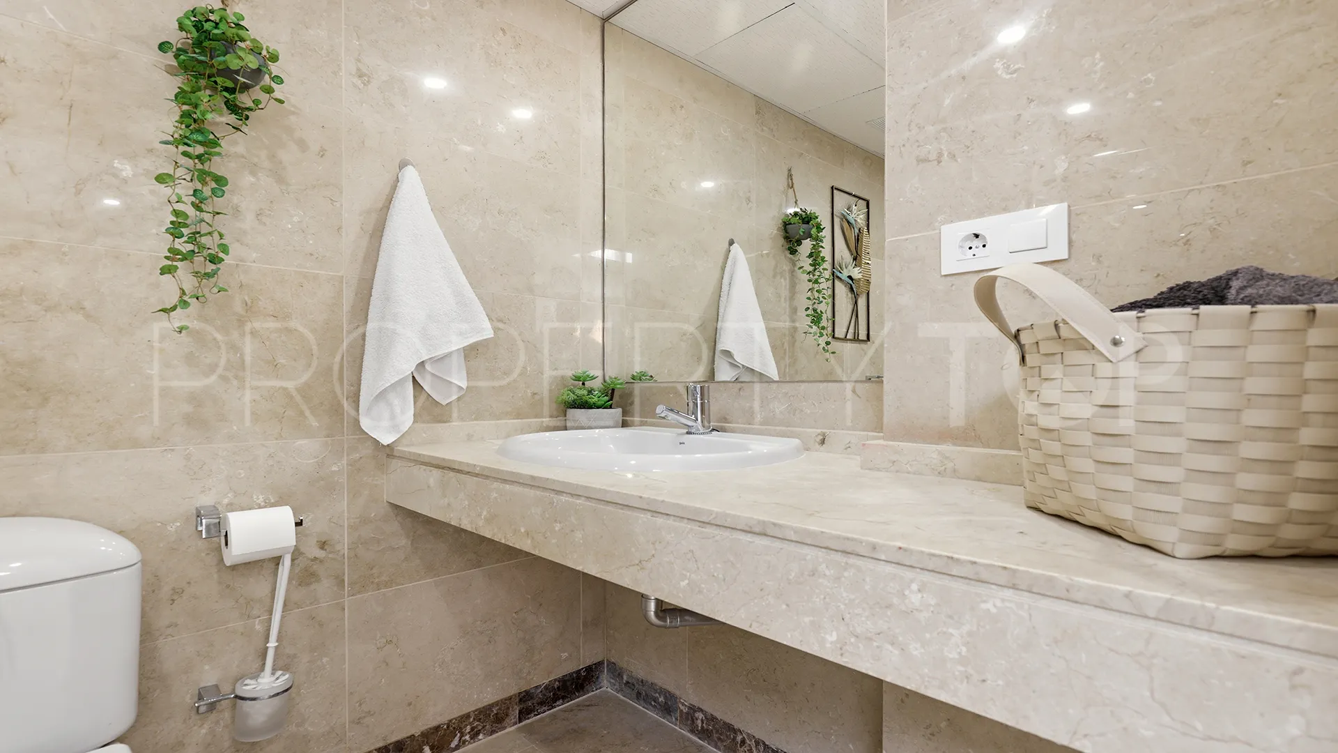 For sale Duquesa Village penthouse
