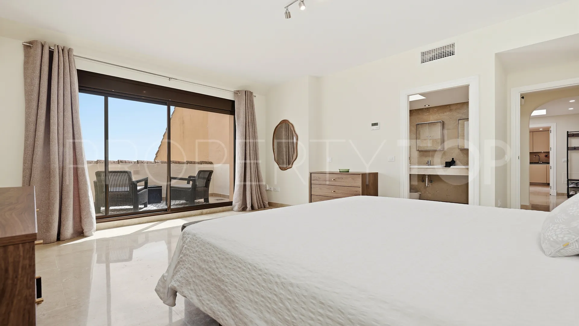 For sale Duquesa Village penthouse