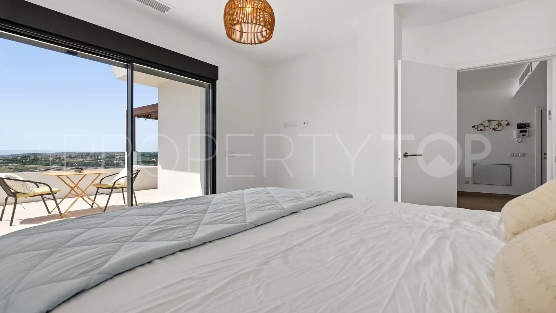 For sale penthouse with 3 bedrooms in Casares Golf