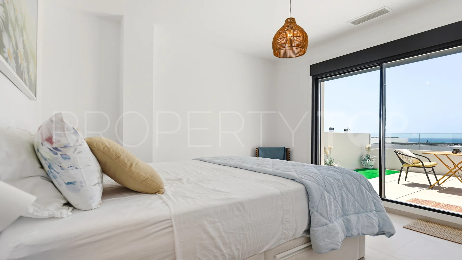 For sale penthouse with 3 bedrooms in Casares Golf