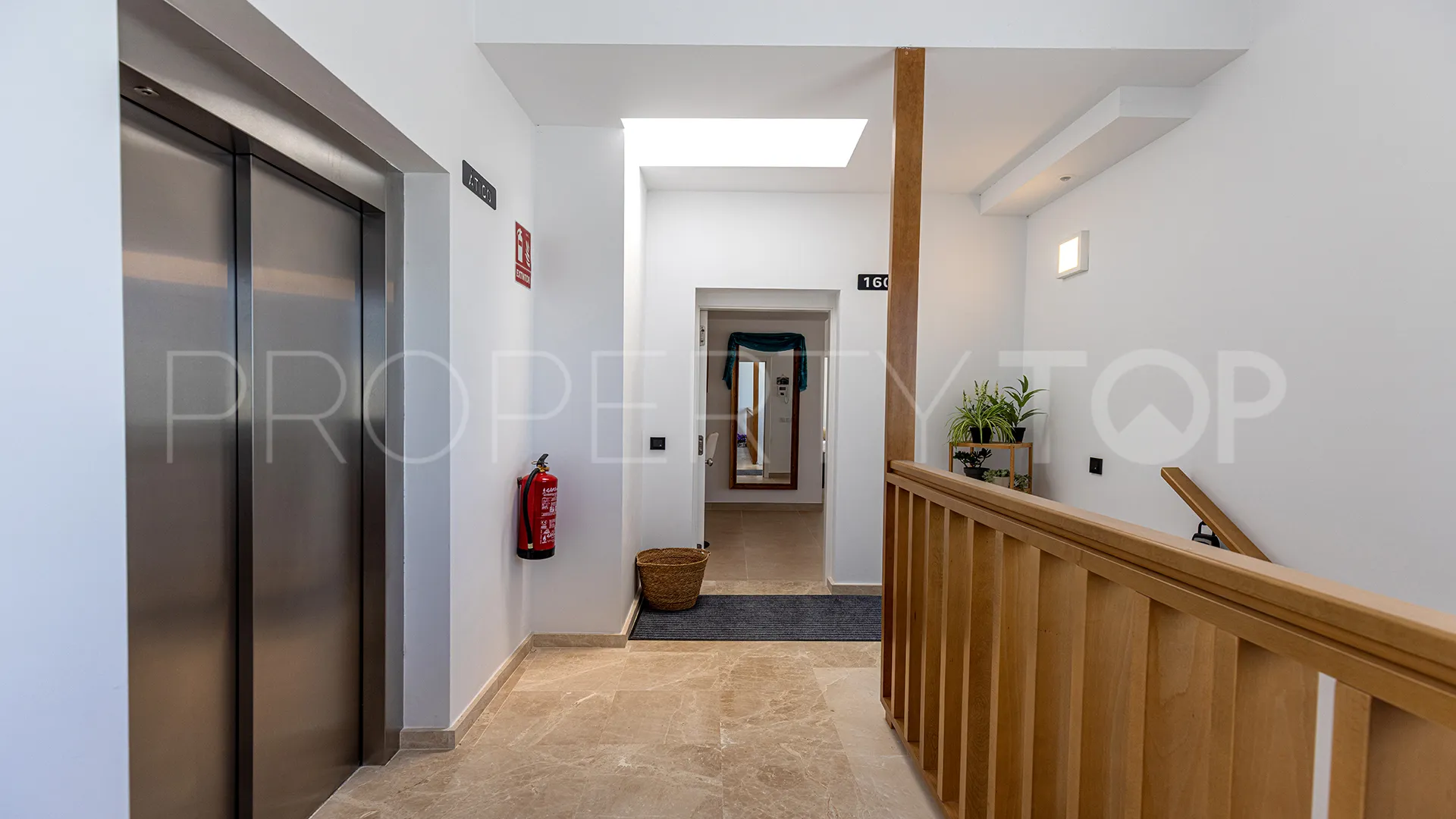 For sale penthouse with 3 bedrooms in Casares Golf