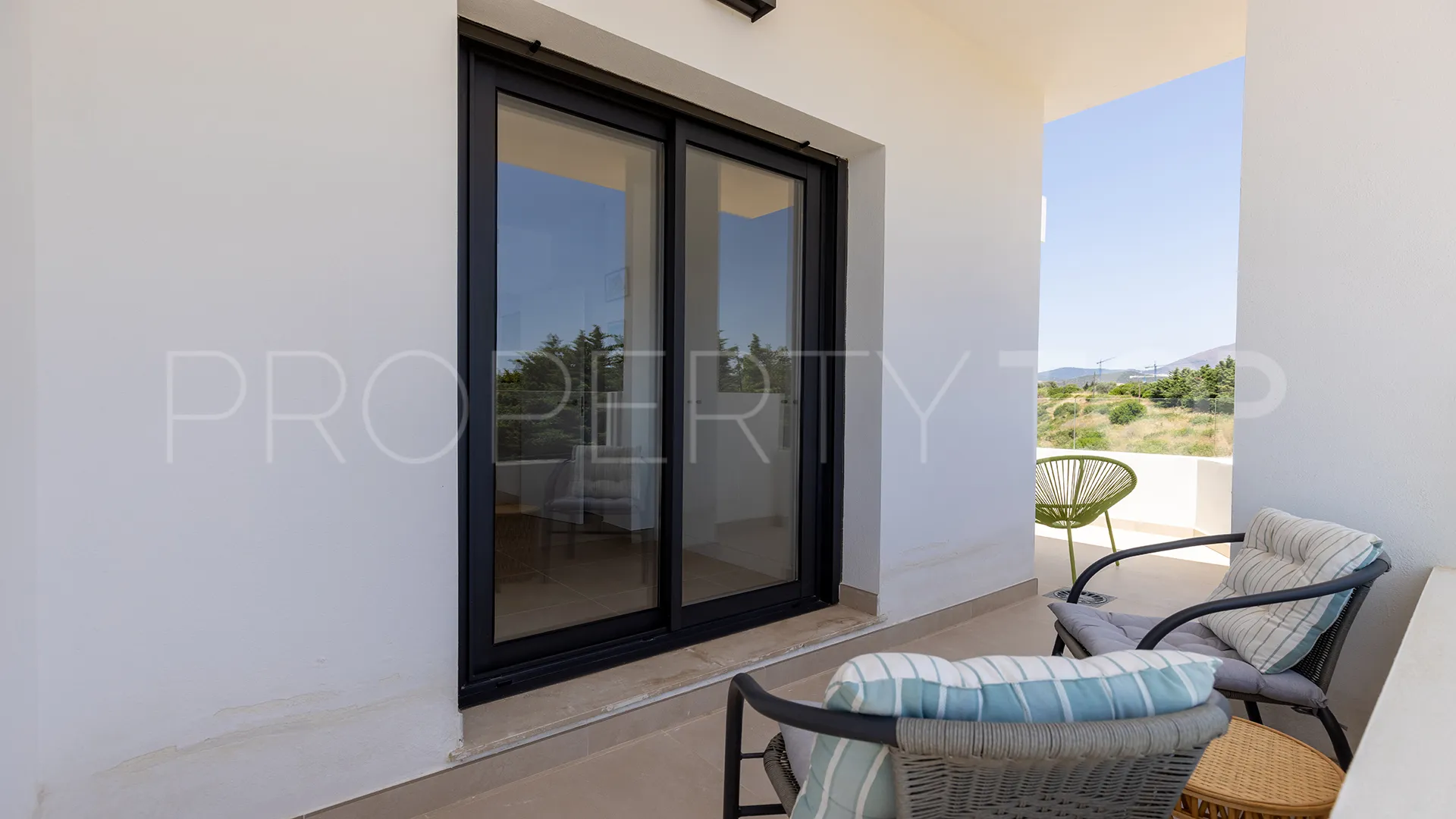 For sale penthouse with 3 bedrooms in Casares Golf