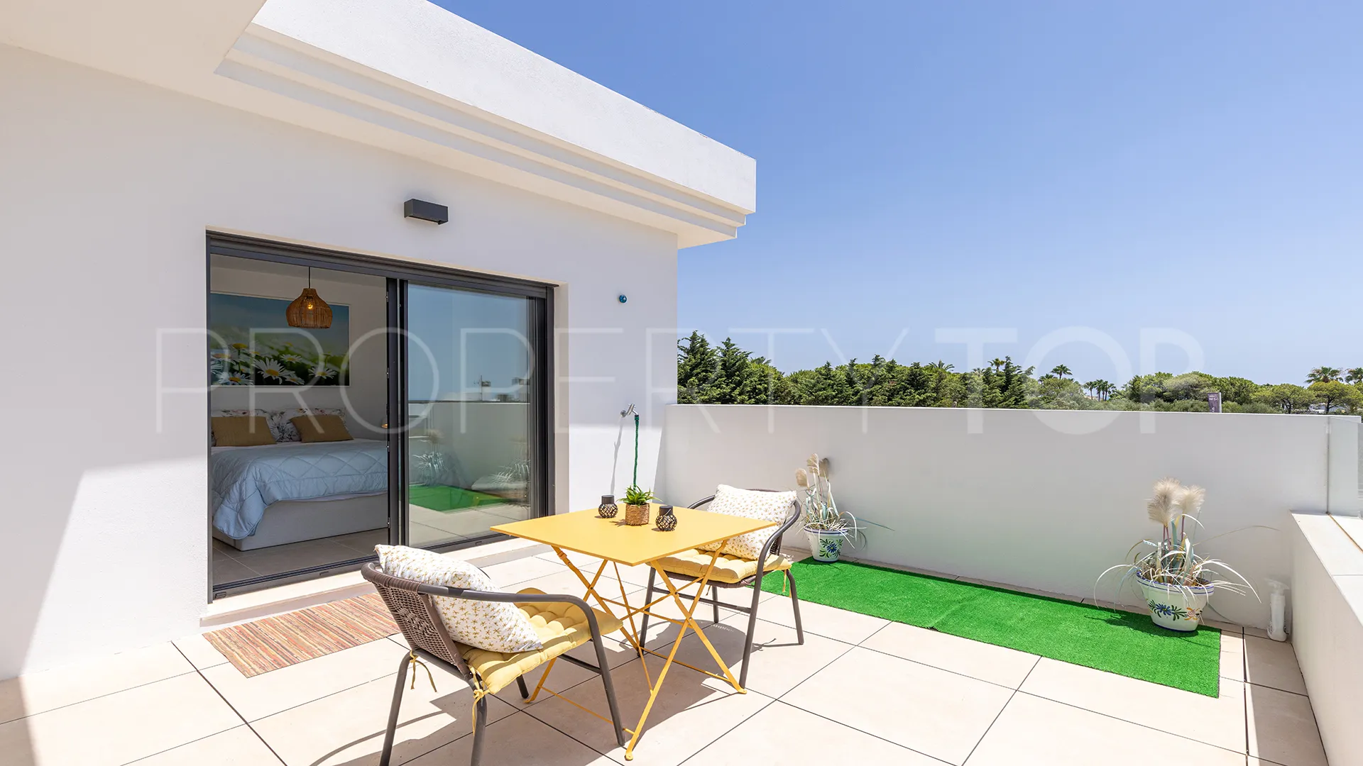 For sale penthouse with 3 bedrooms in Casares Golf