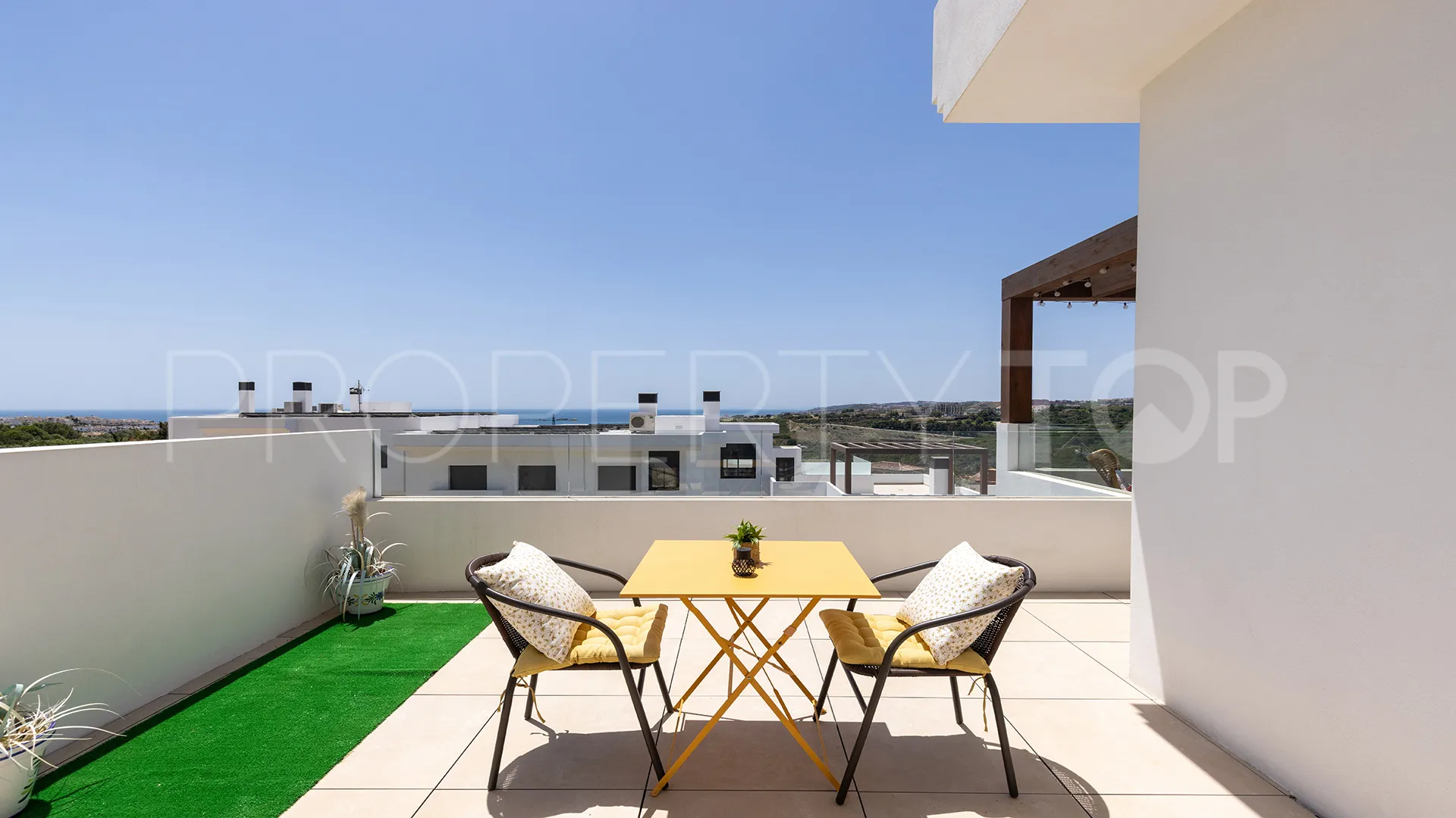 For sale penthouse with 3 bedrooms in Casares Golf