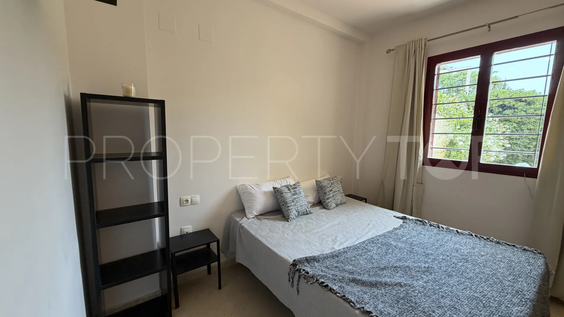 For sale ground floor apartment with 2 bedrooms in Bahia de Casares