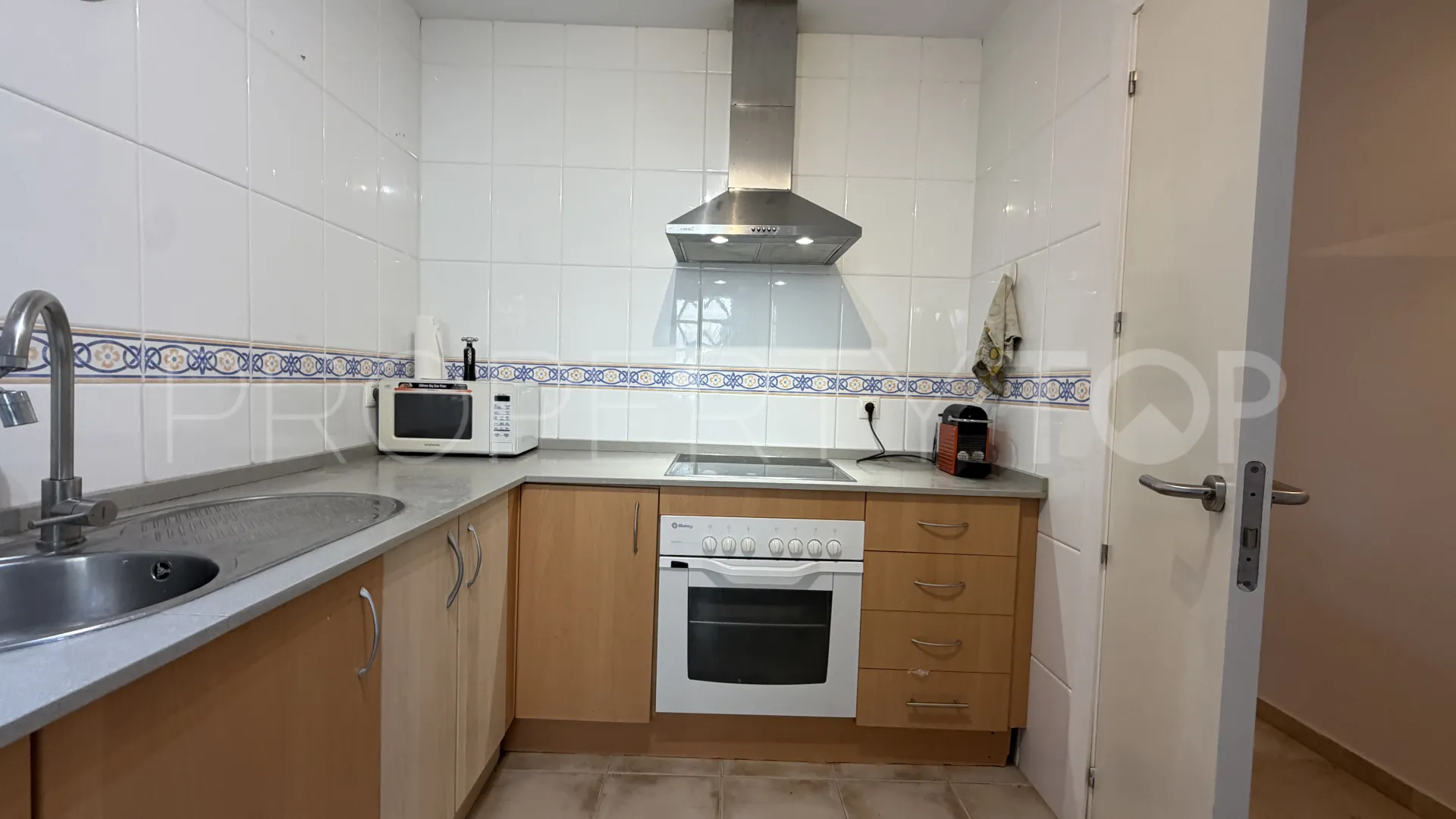 For sale ground floor apartment with 2 bedrooms in Bahia de Casares