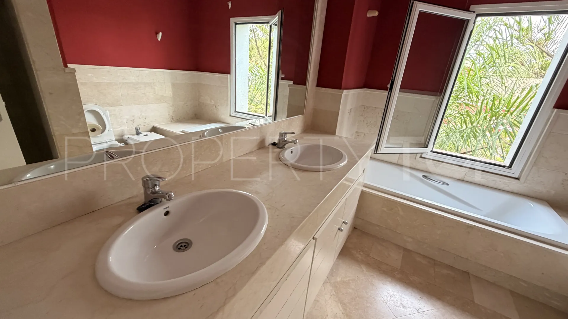 Villa en venta en La Duquesa Golf