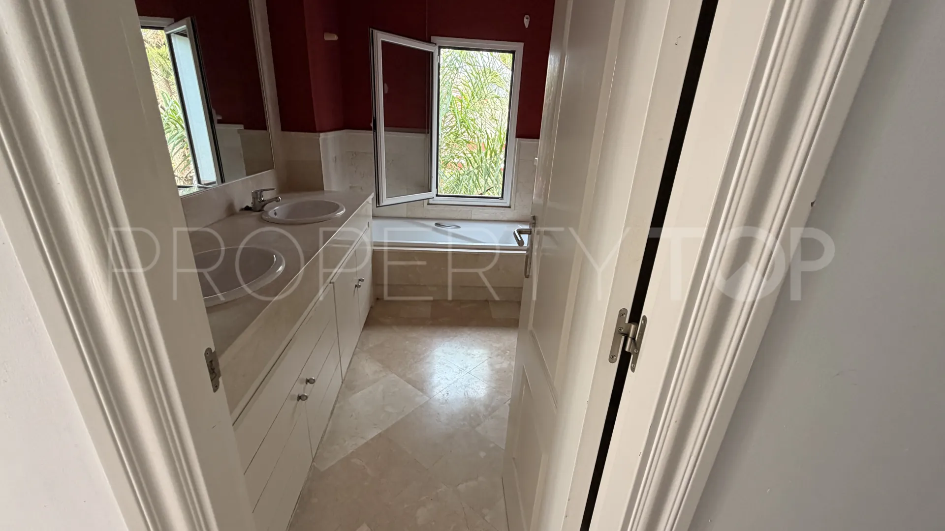 Villa en venta en La Duquesa Golf