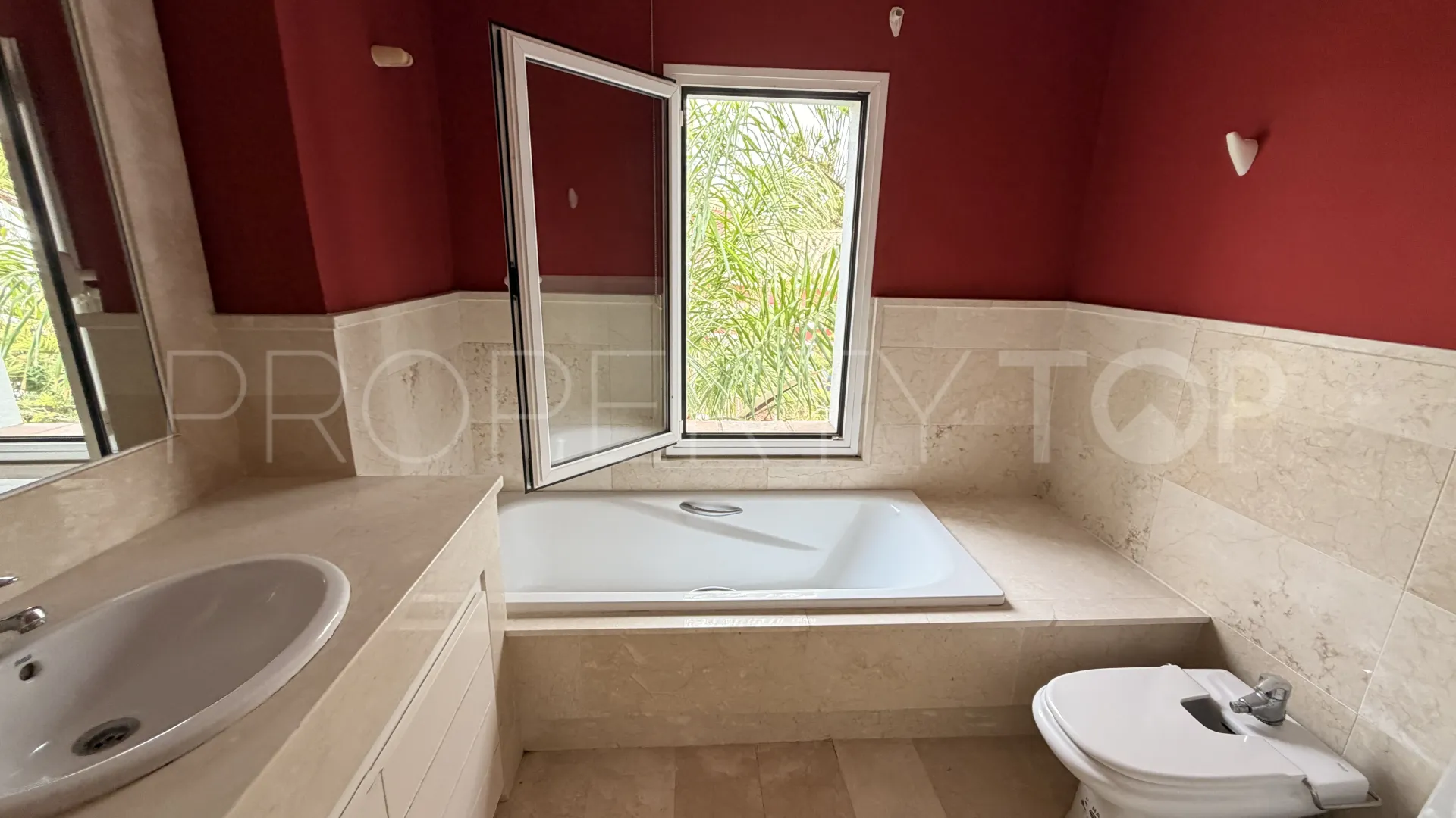 Villa en venta en La Duquesa Golf