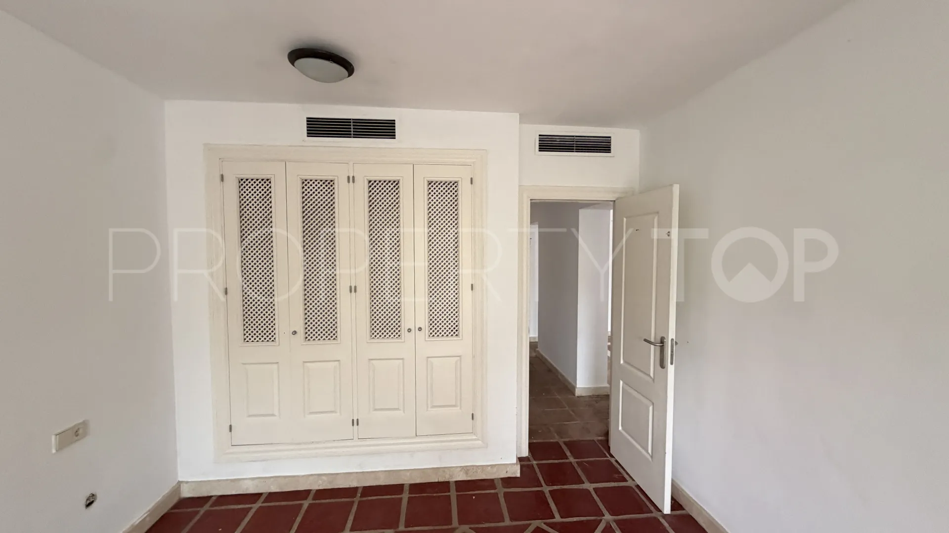 Villa en venta en La Duquesa Golf