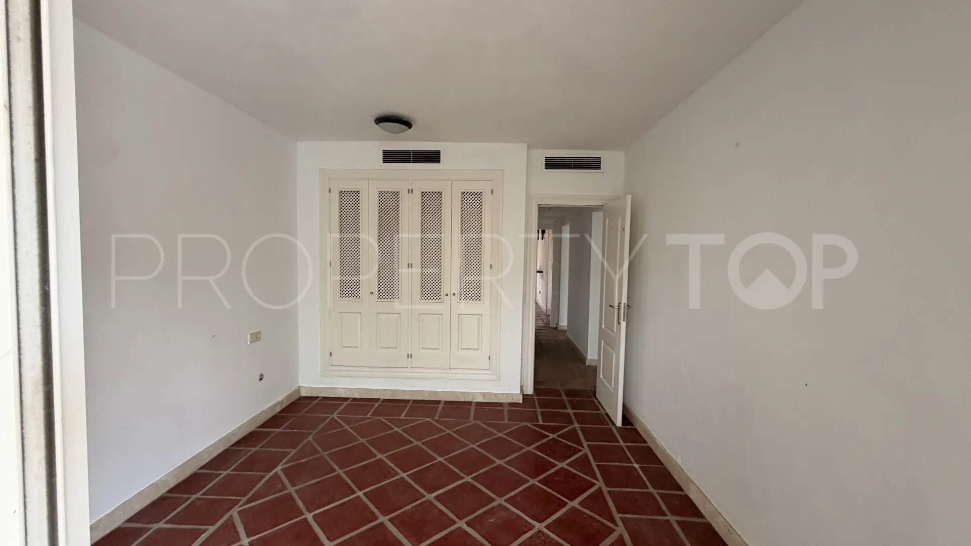 Villa en venta en La Duquesa Golf