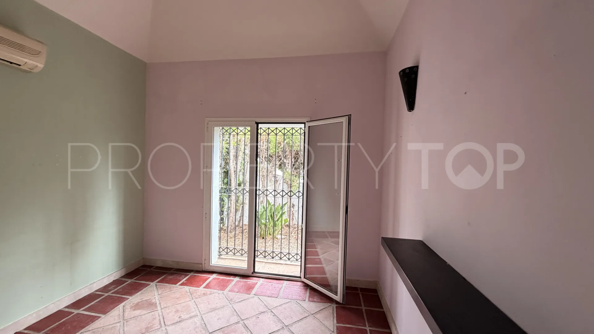Villa en venta en La Duquesa Golf