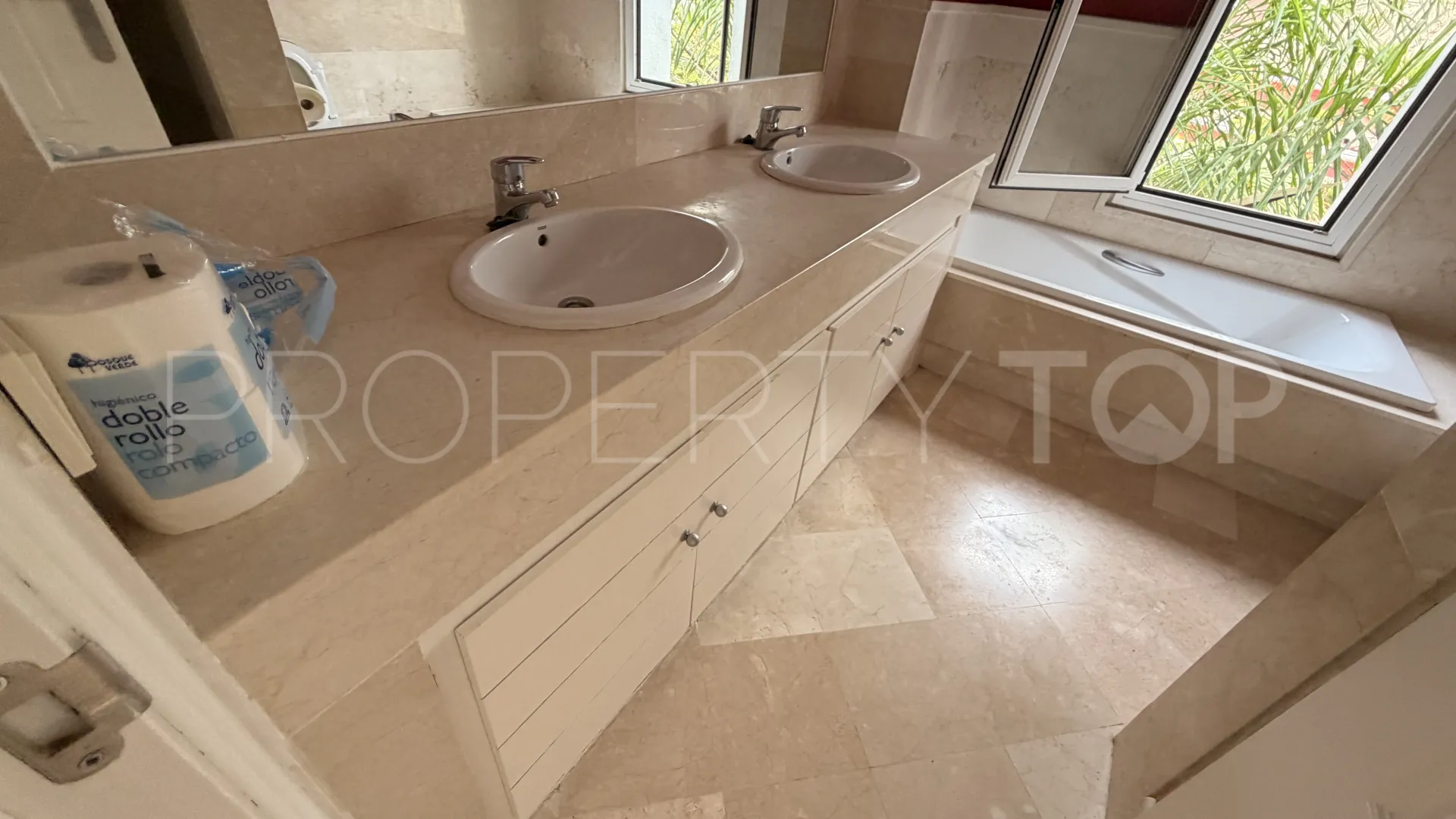 Villa en venta en La Duquesa Golf