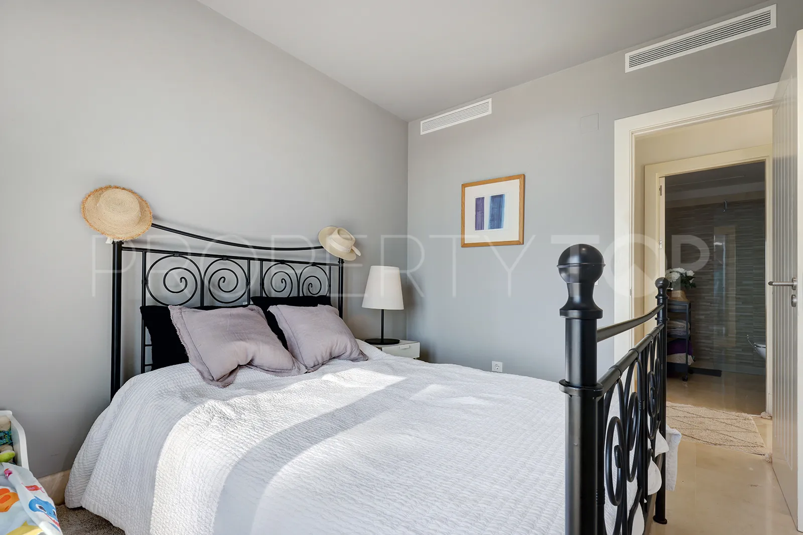 Doña Julia, apartamento planta baja a la venta con 3 dormitorios