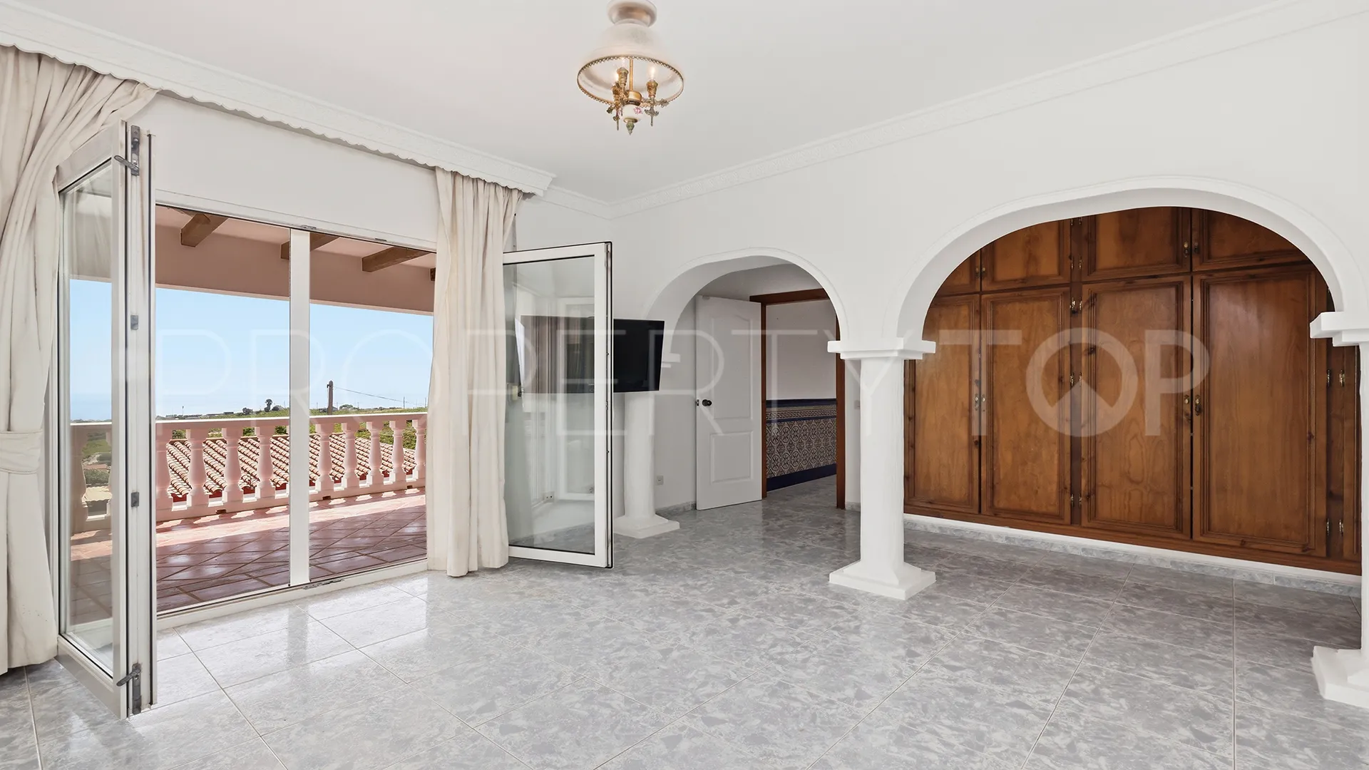 Villa en venta con 4 dormitorios en Manilva