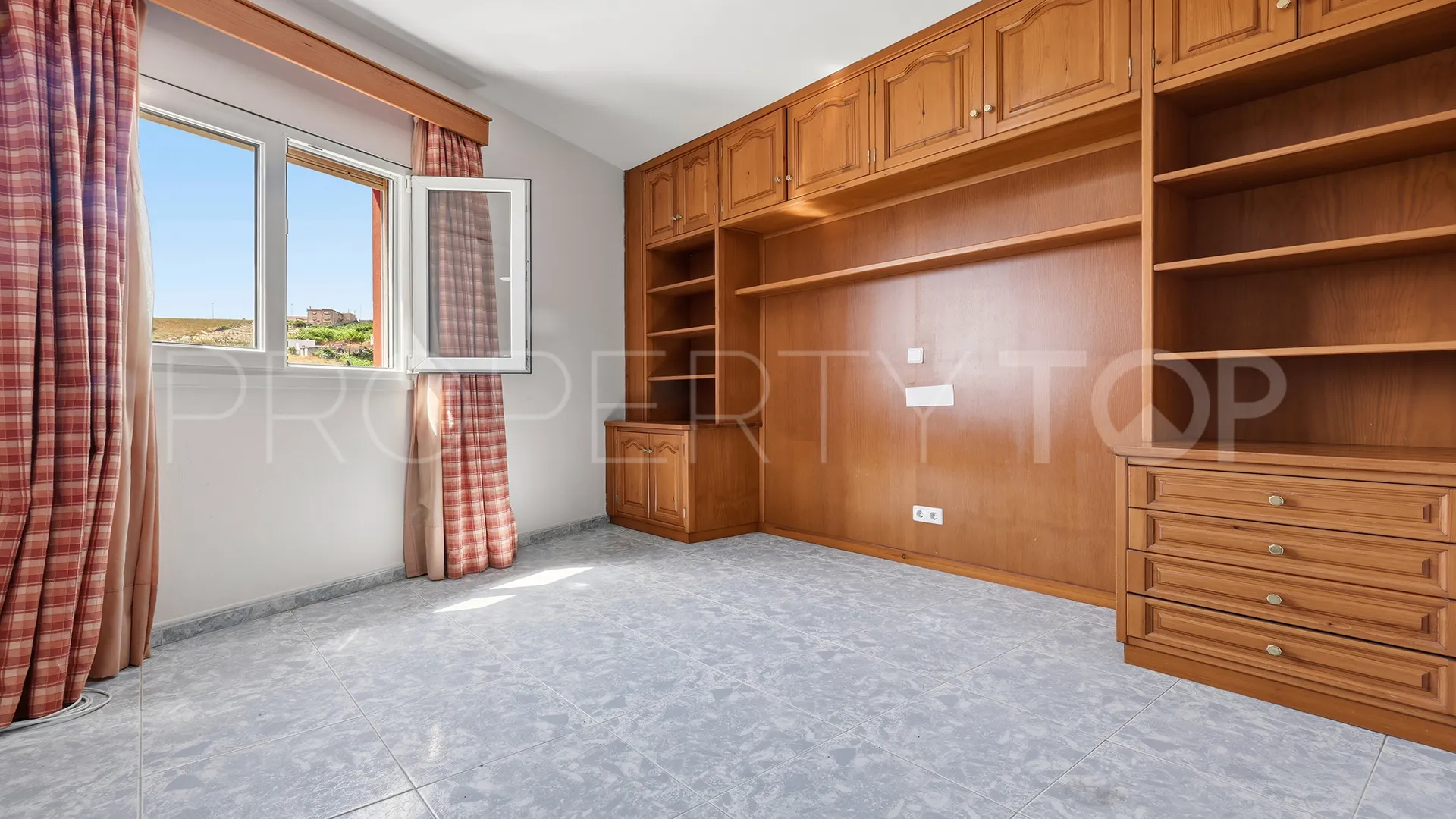 Villa en venta con 4 dormitorios en Manilva