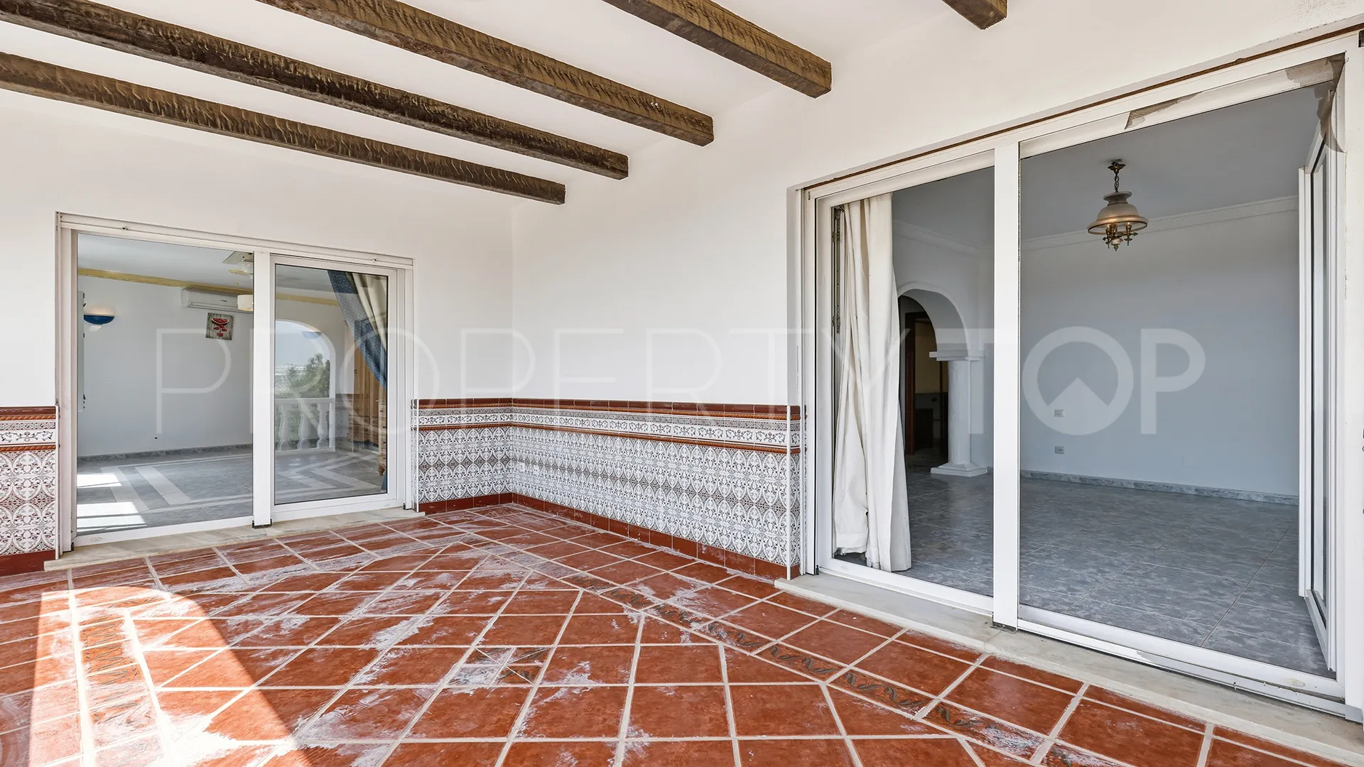 Villa en venta con 4 dormitorios en Manilva