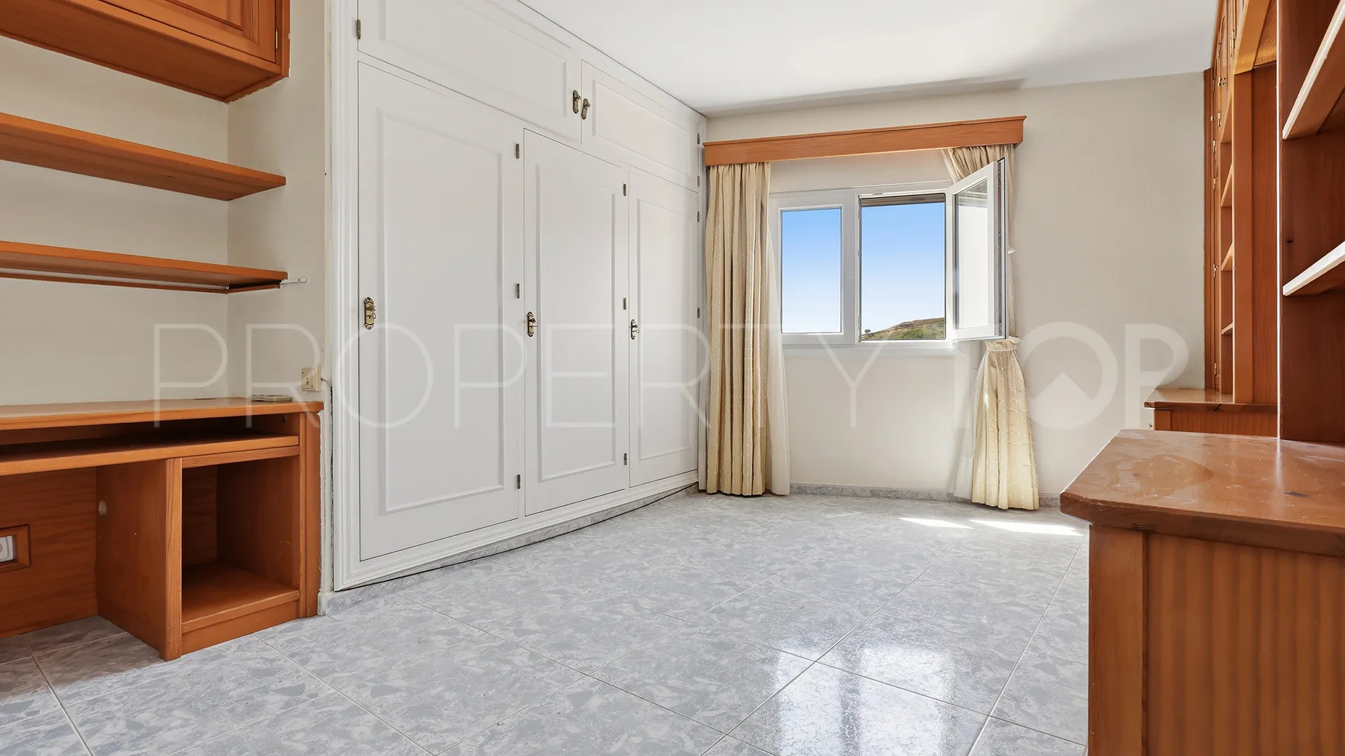 Villa en venta con 4 dormitorios en Manilva