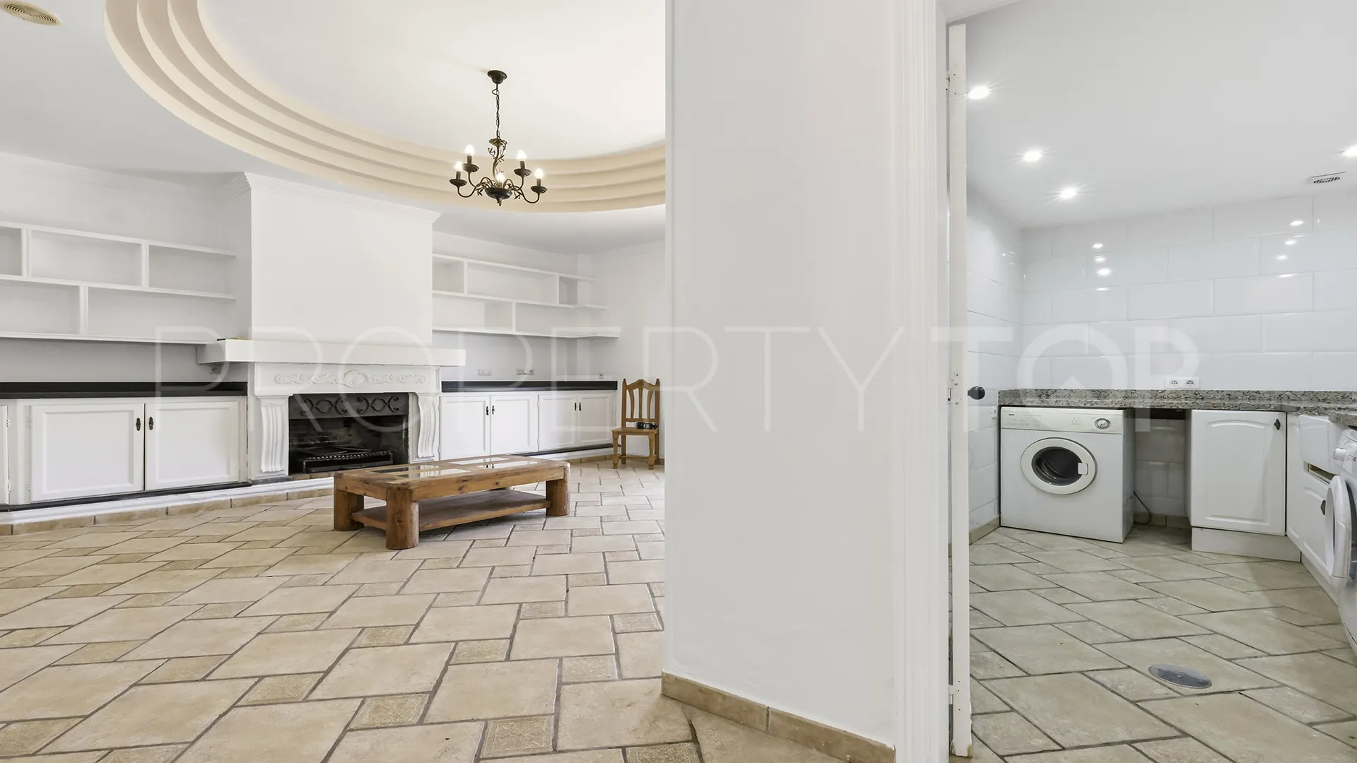 Villa en venta con 4 dormitorios en Manilva
