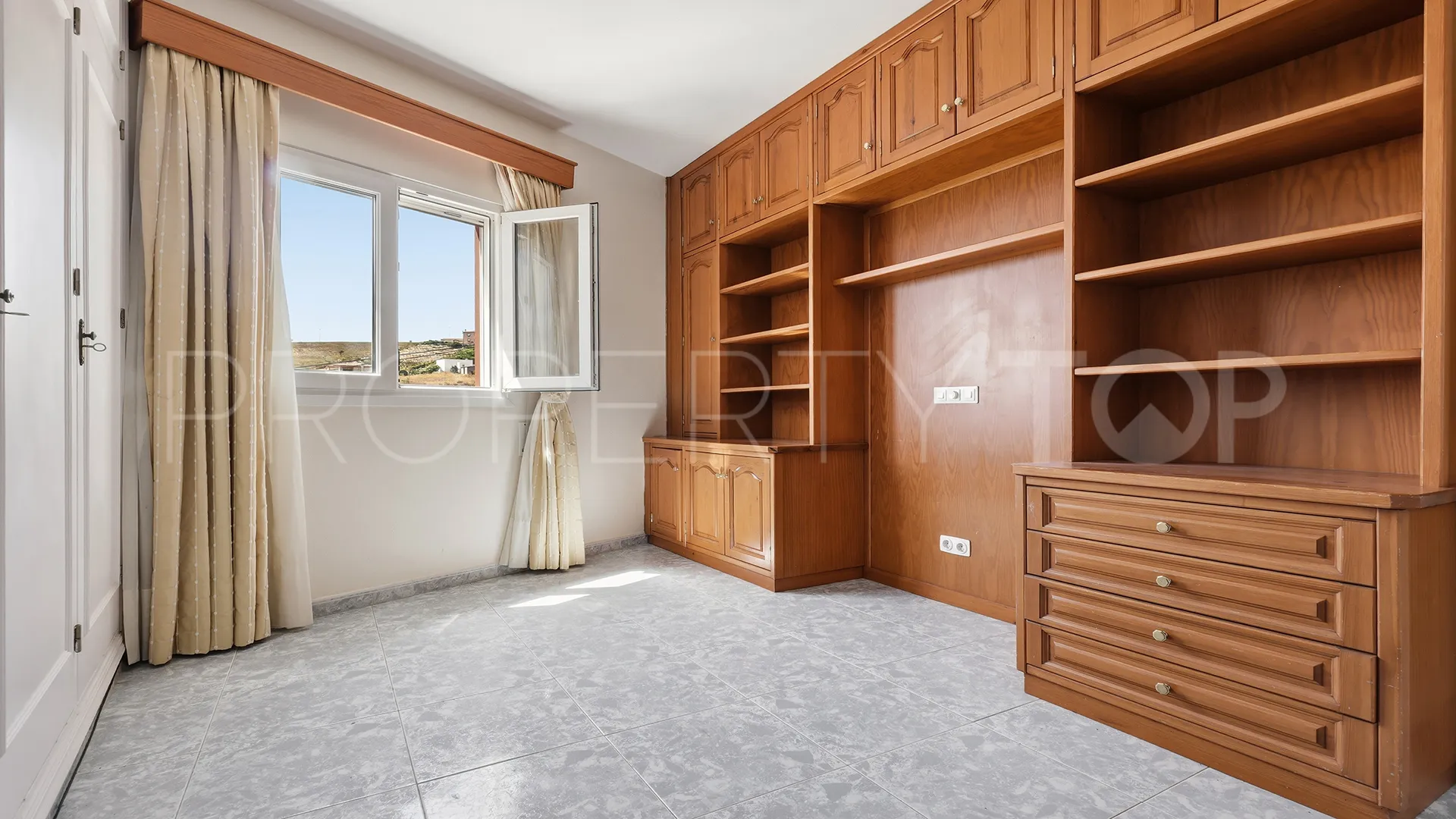 Villa en venta con 4 dormitorios en Manilva