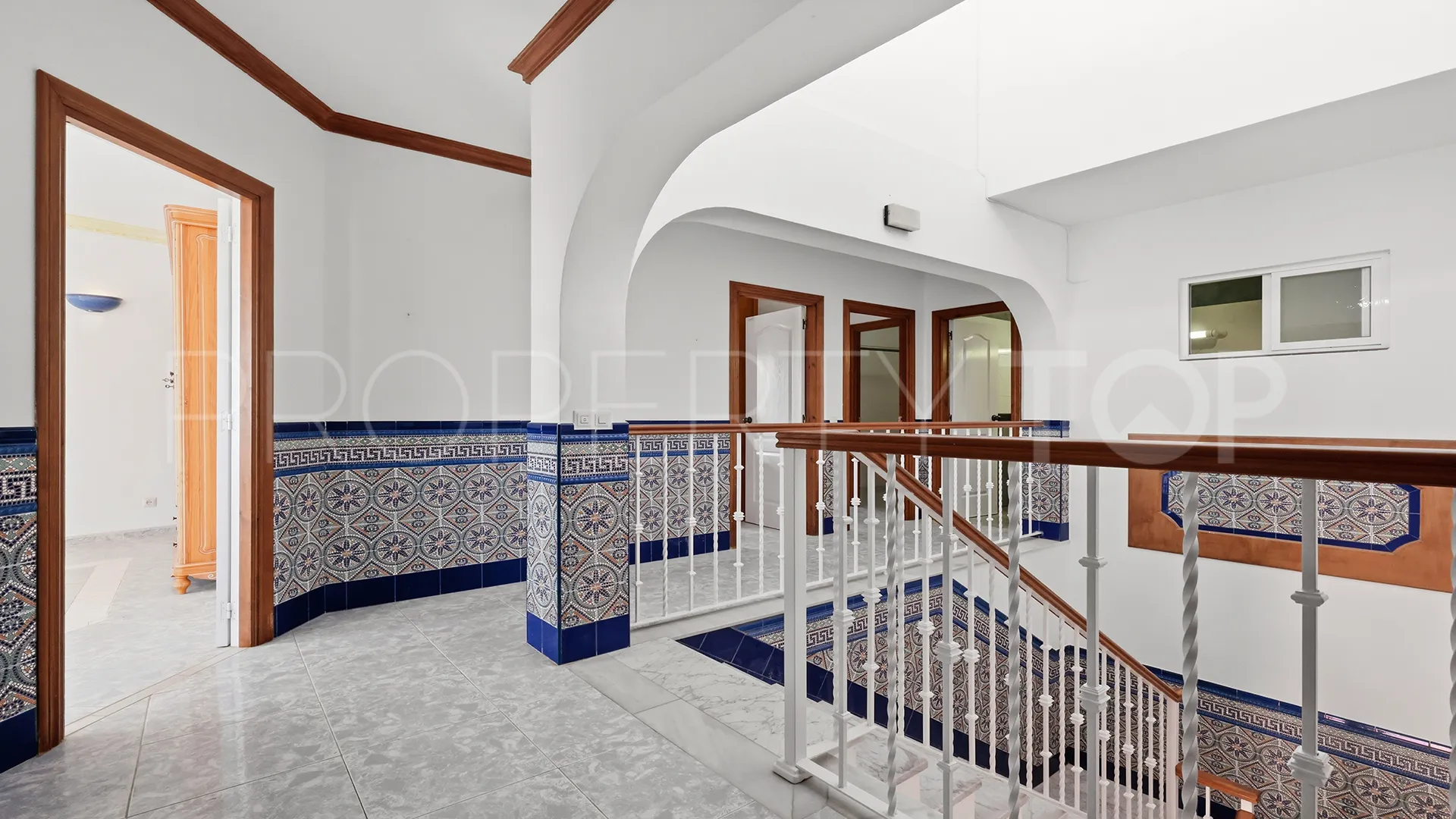 Villa en venta con 4 dormitorios en Manilva