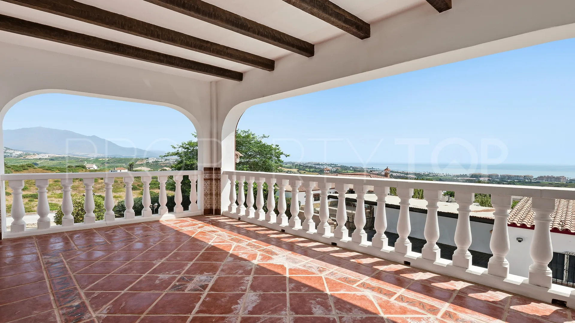 Villa en venta con 4 dormitorios en Manilva