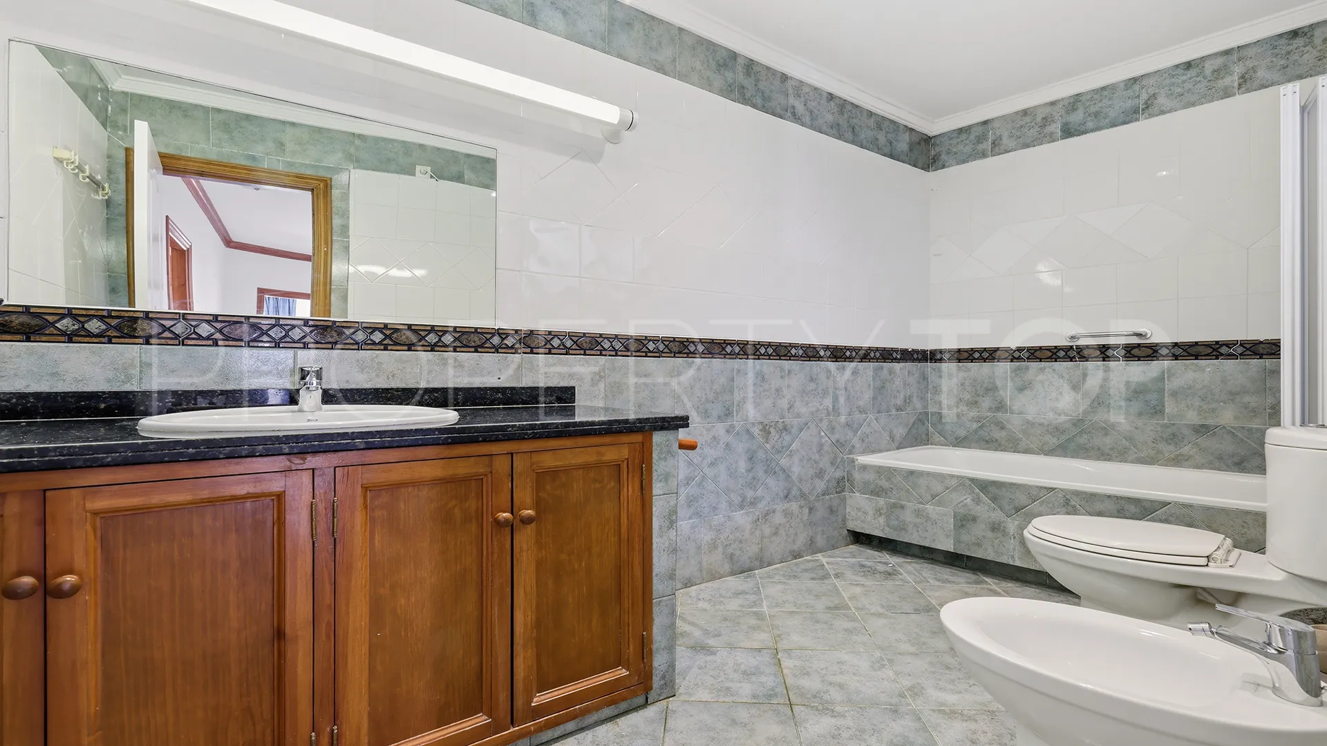Villa en venta con 4 dormitorios en Manilva