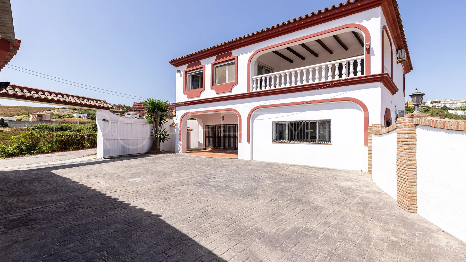 Villa en venta con 4 dormitorios en Manilva