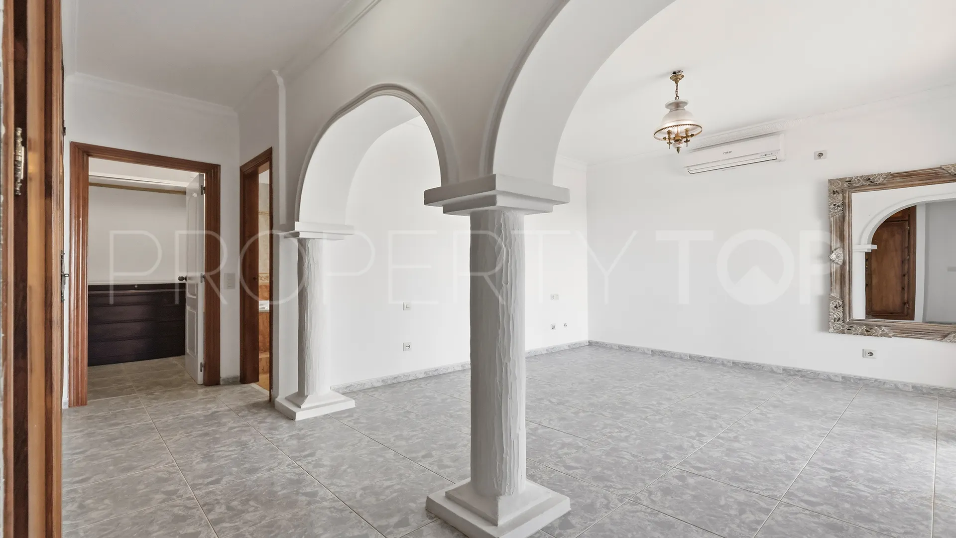 Villa en venta con 4 dormitorios en Manilva