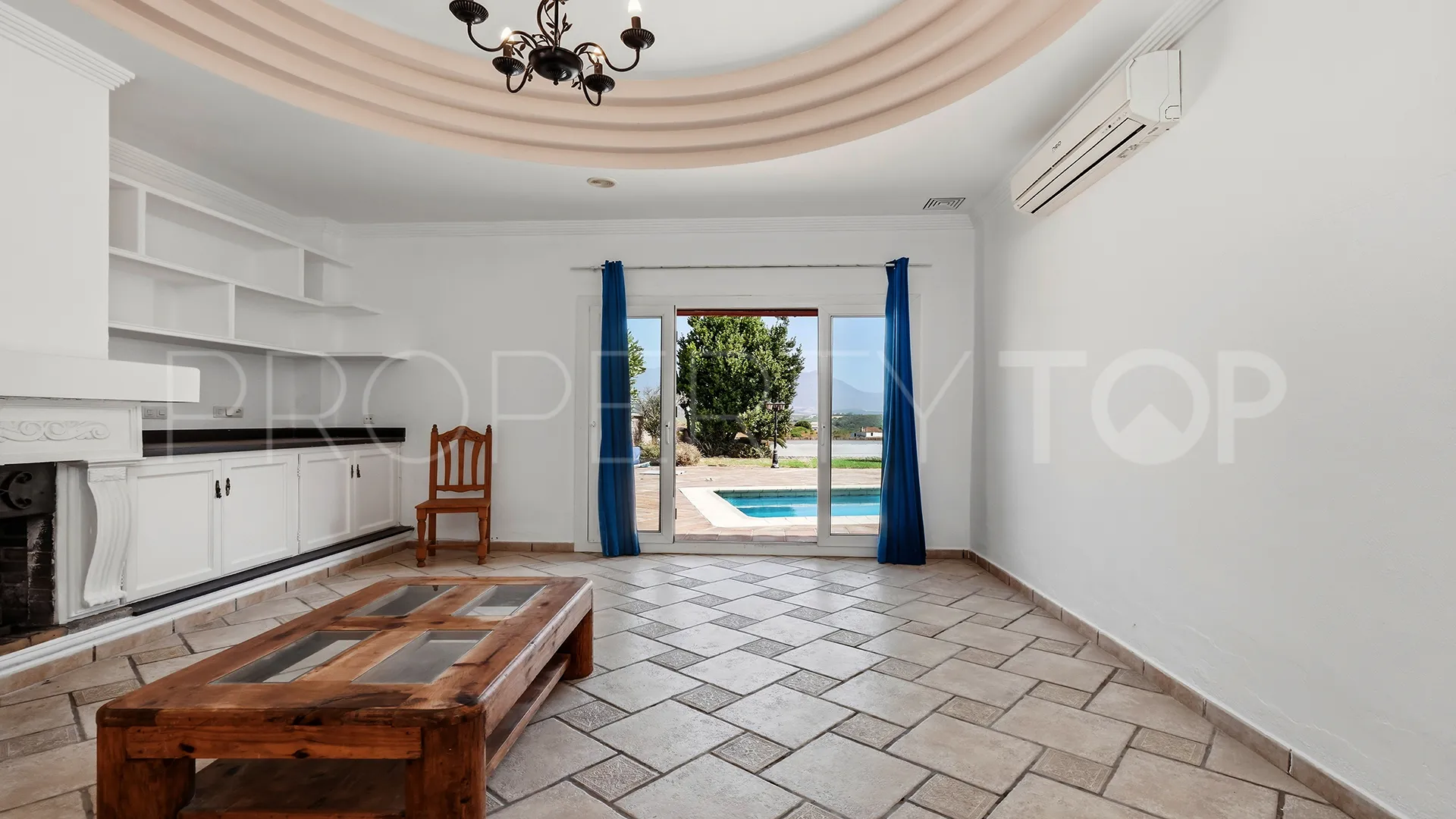 Villa en venta con 4 dormitorios en Manilva