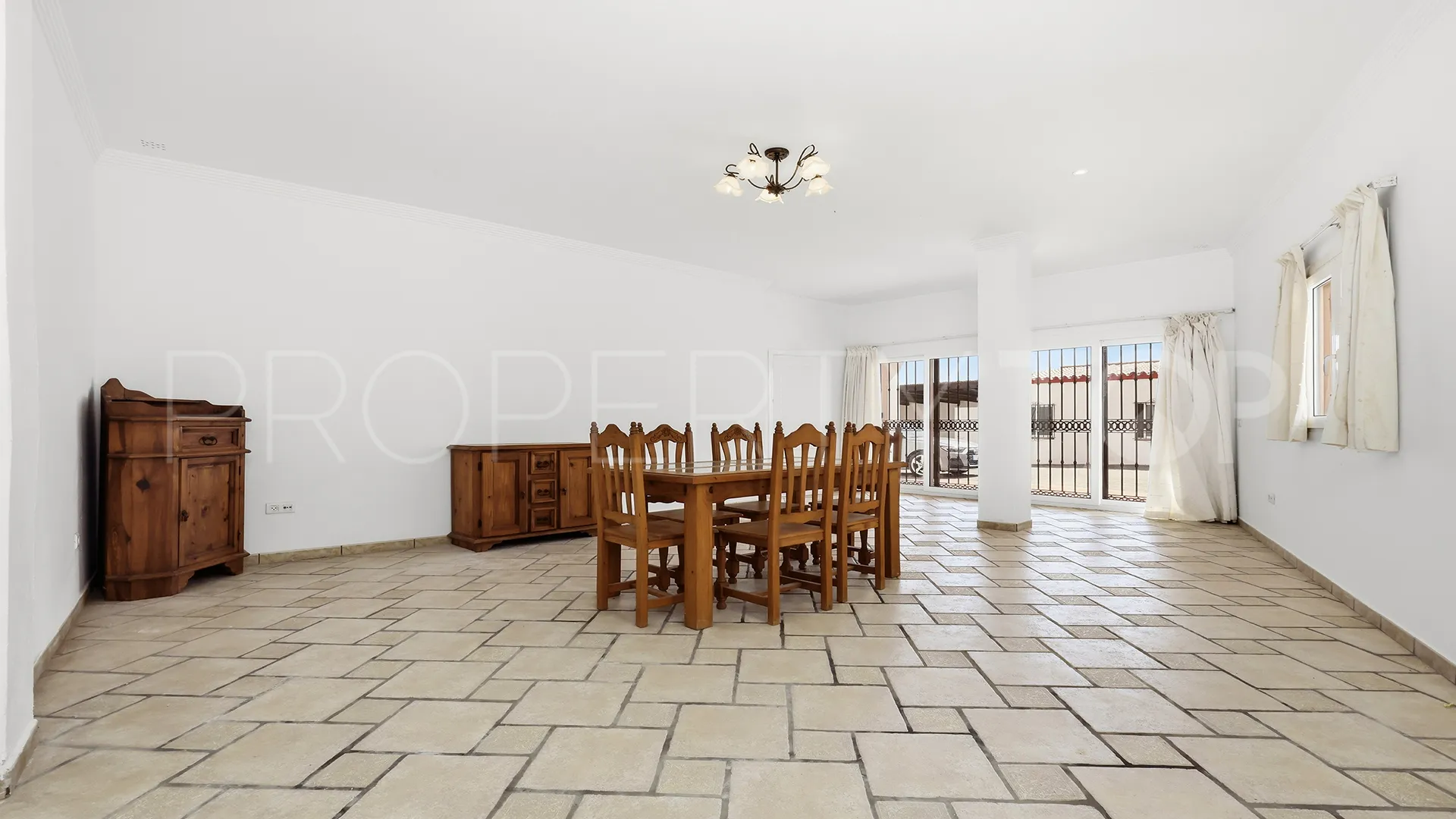 Villa en venta con 4 dormitorios en Manilva