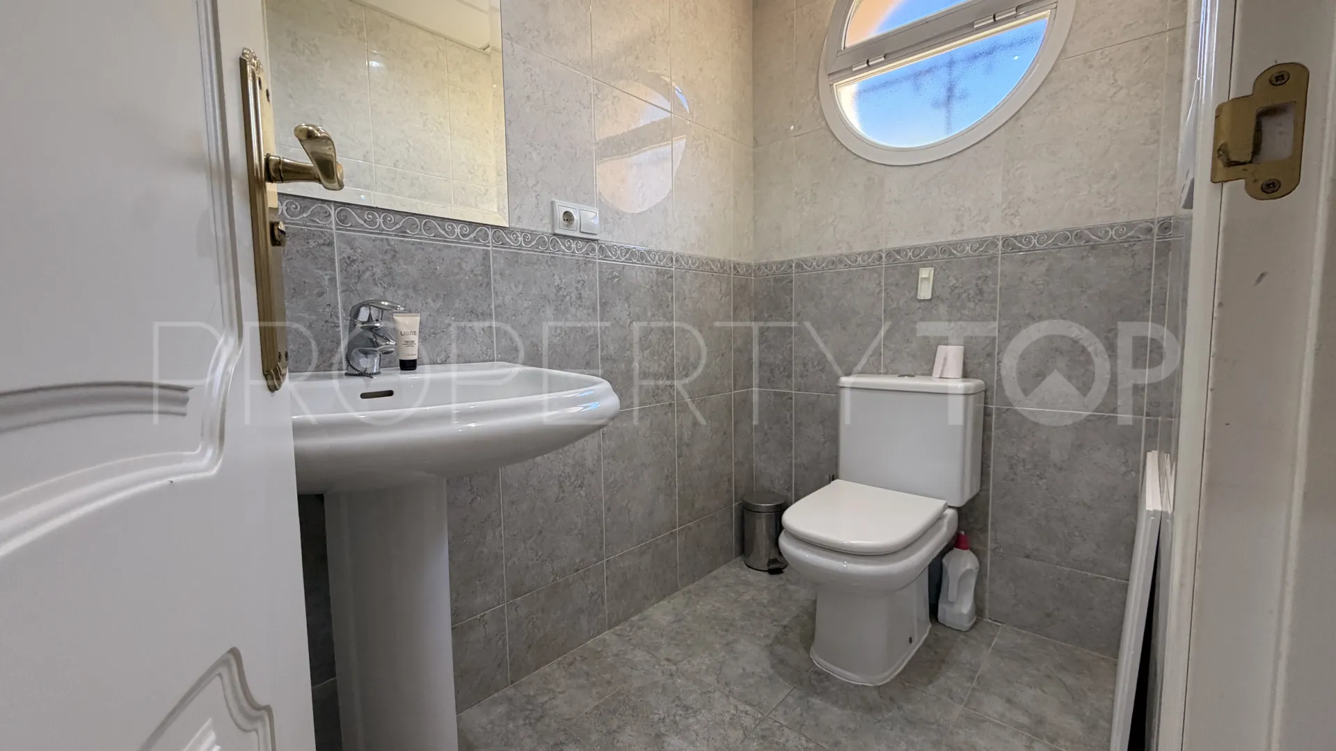 For sale La Vizcaronda town house