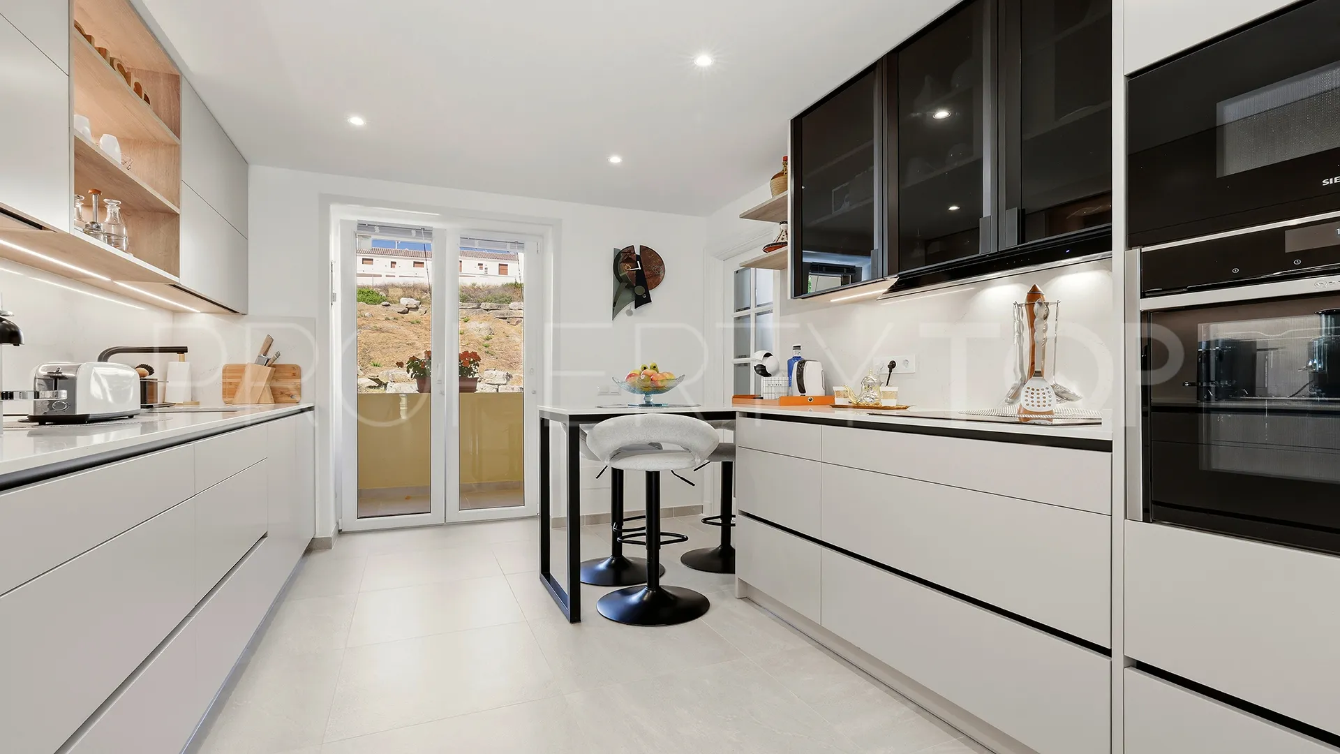 2 bedrooms apartment in Majestic for sale