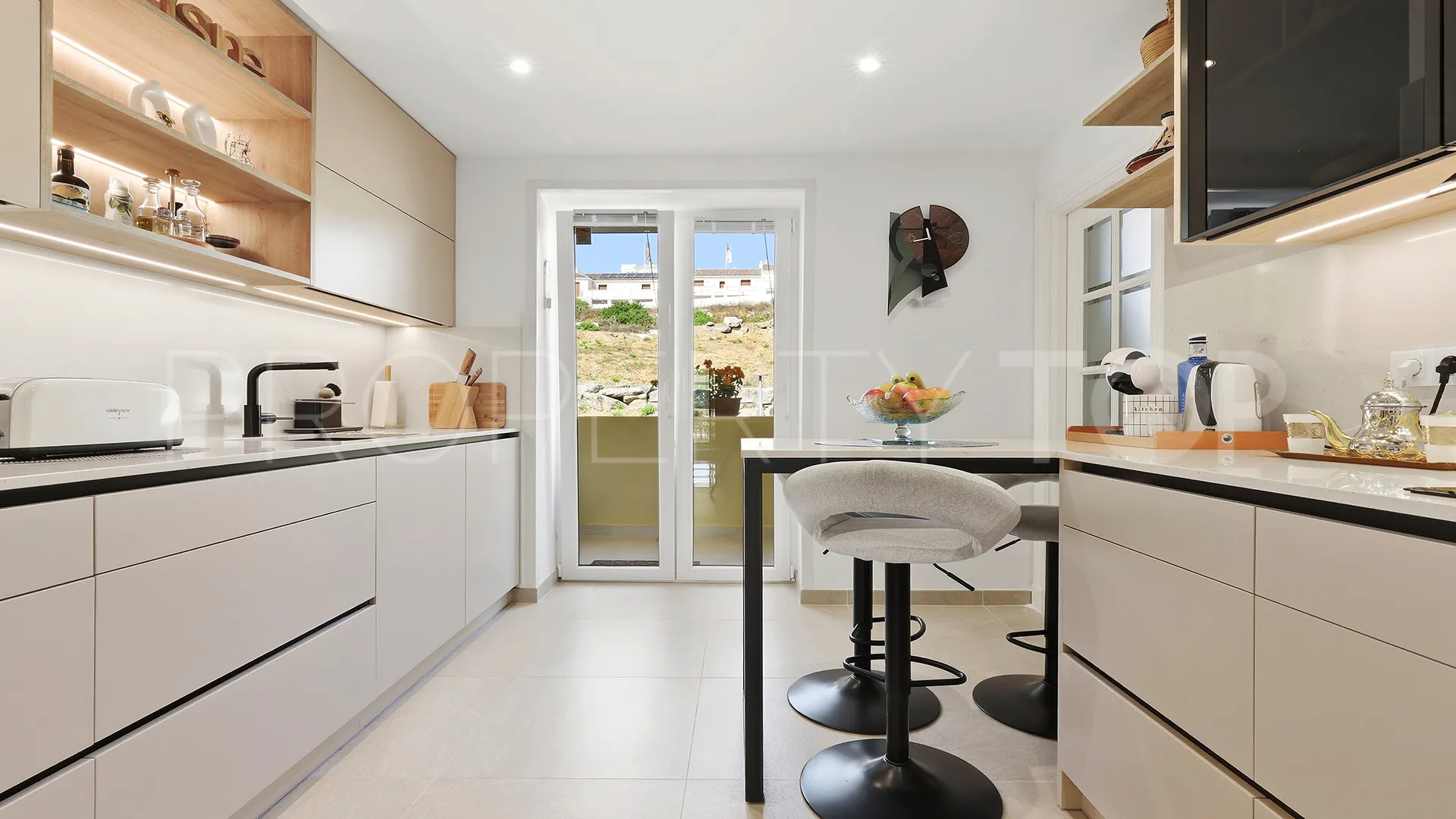 2 bedrooms apartment in Majestic for sale