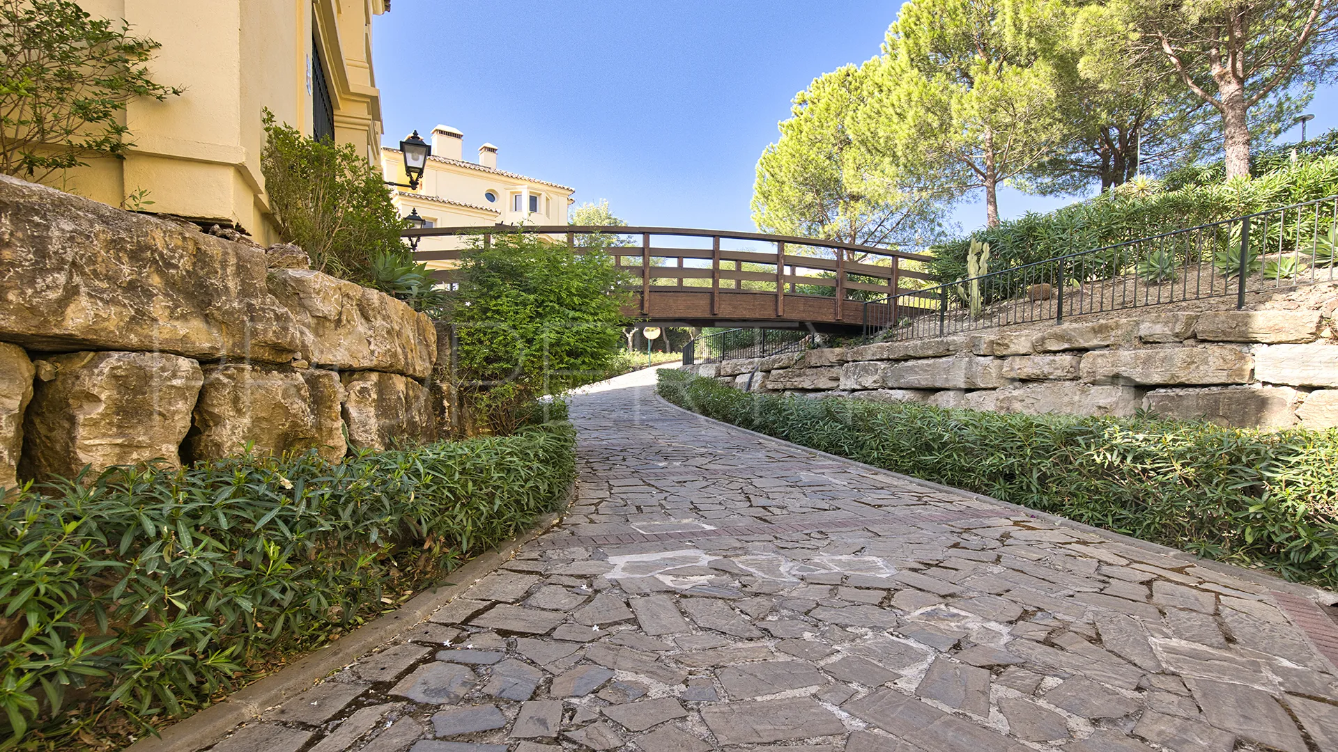 2 bedrooms apartment in Majestic for sale