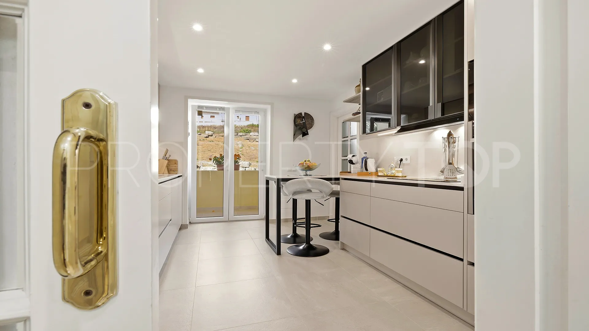 2 bedrooms apartment in Majestic for sale