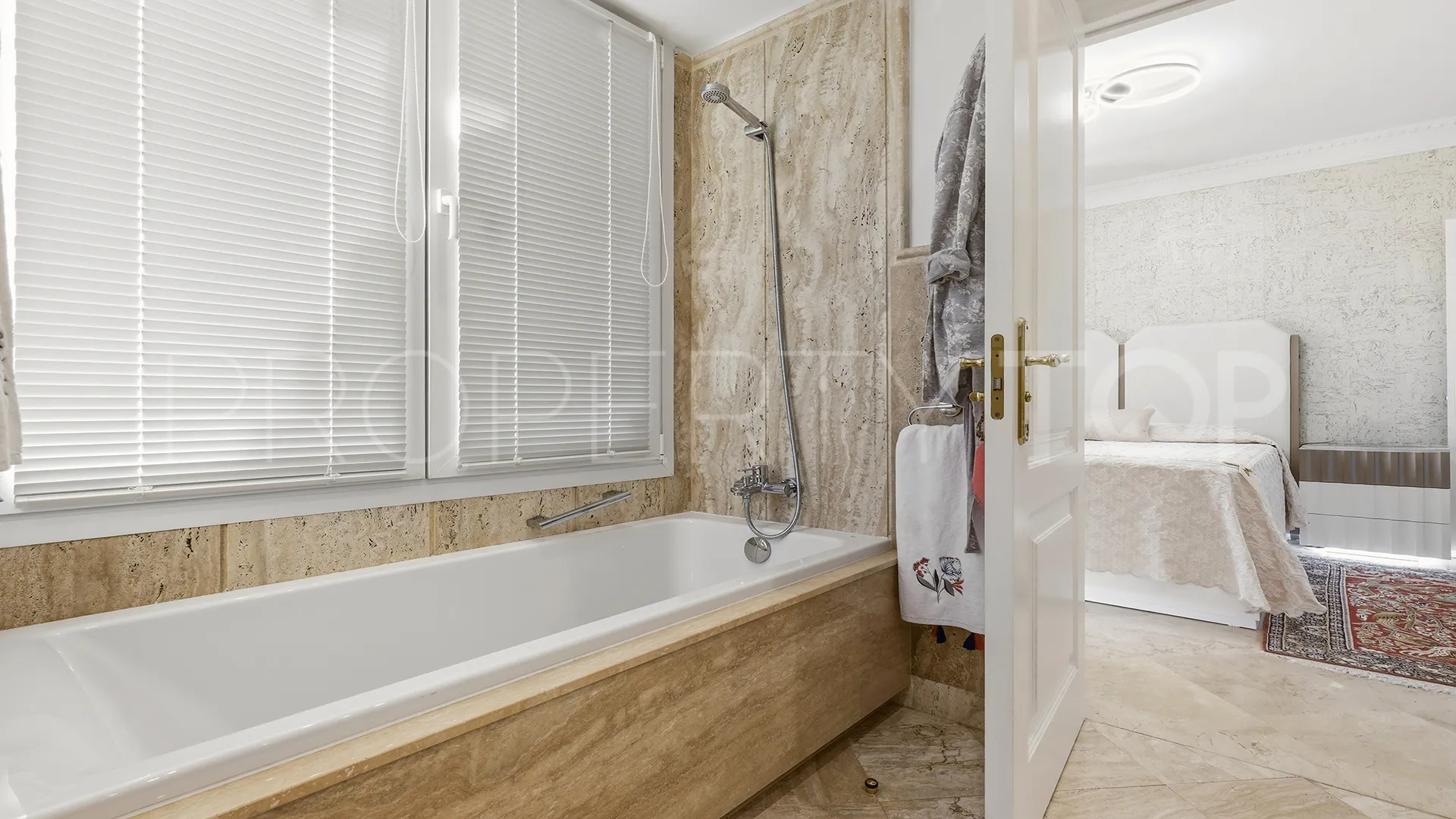 2 bedrooms apartment in Majestic for sale