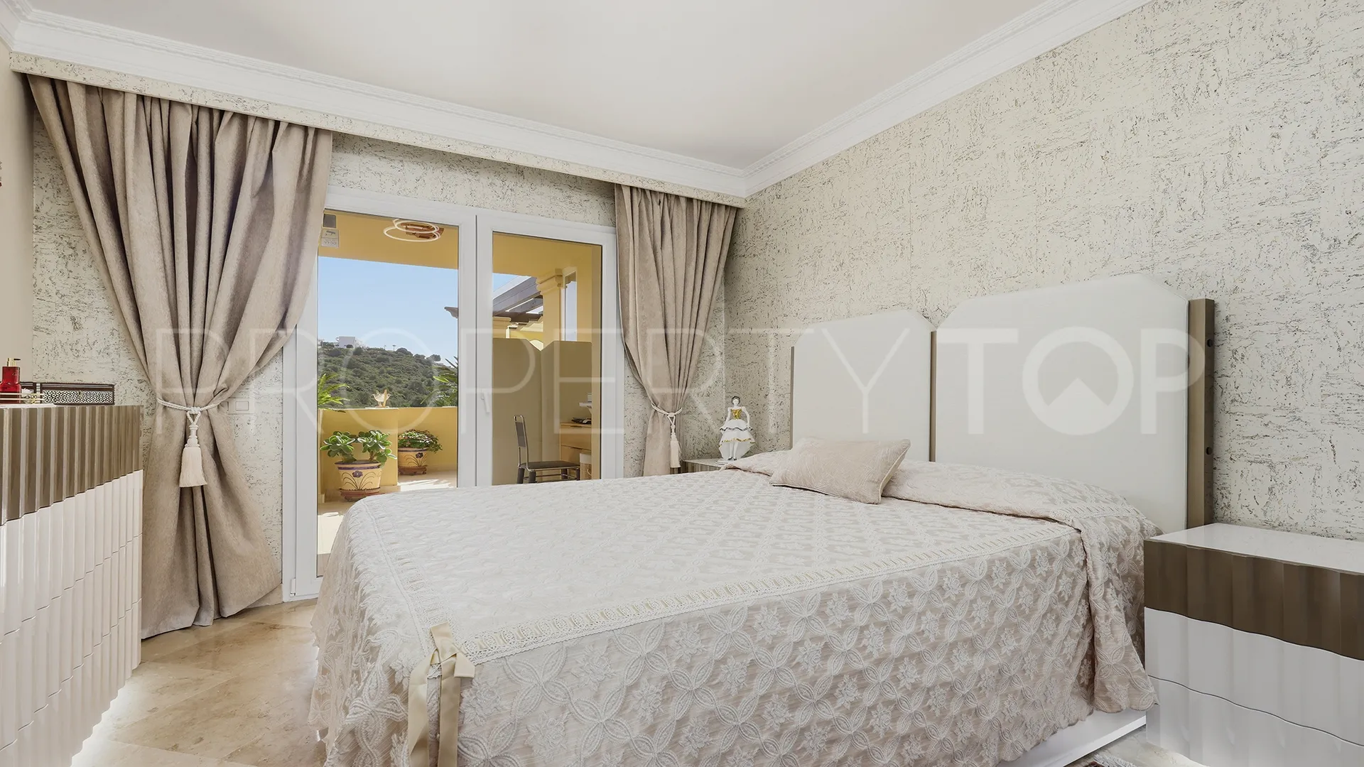 2 bedrooms apartment in Majestic for sale