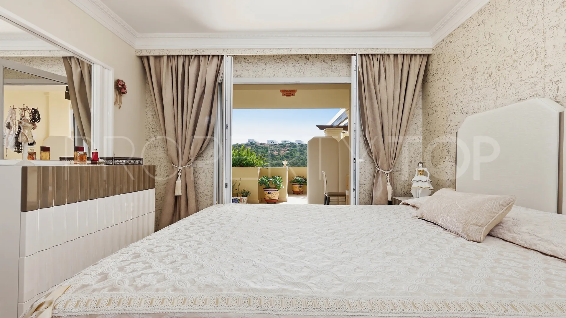 2 bedrooms apartment in Majestic for sale