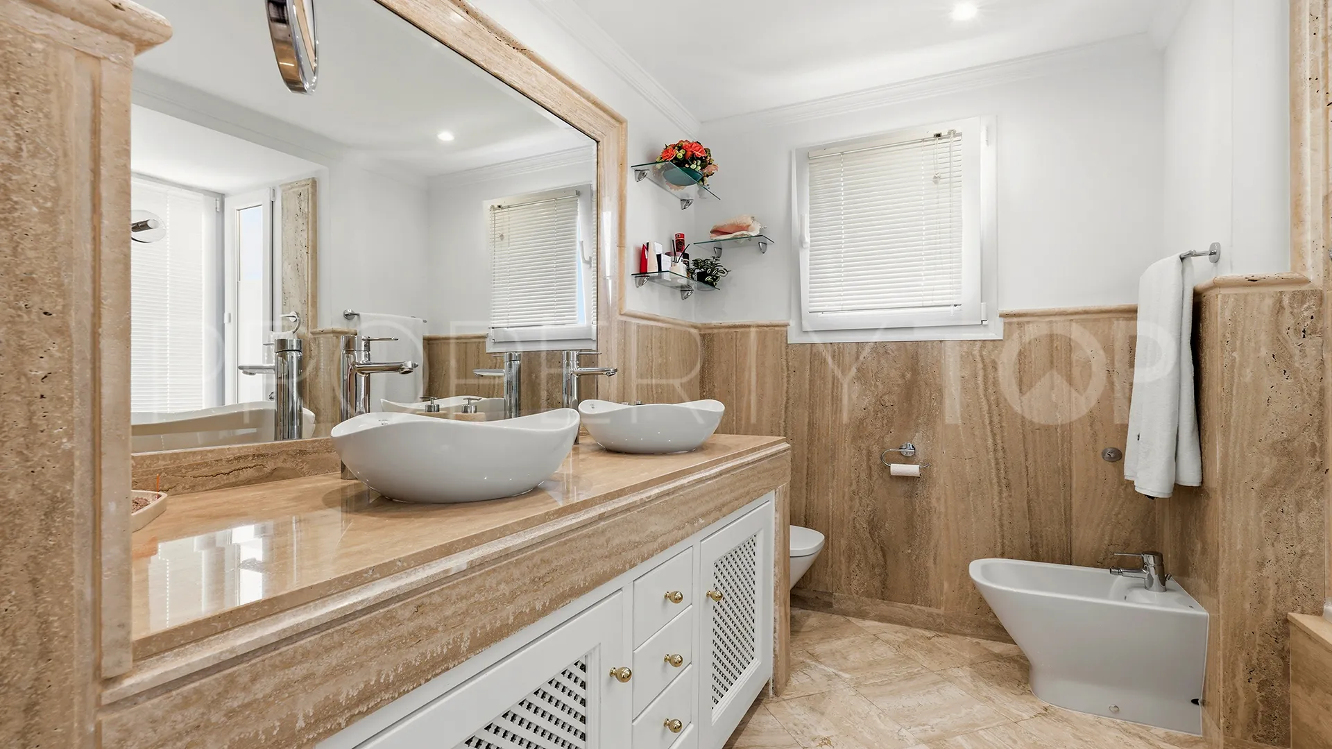2 bedrooms apartment in Majestic for sale