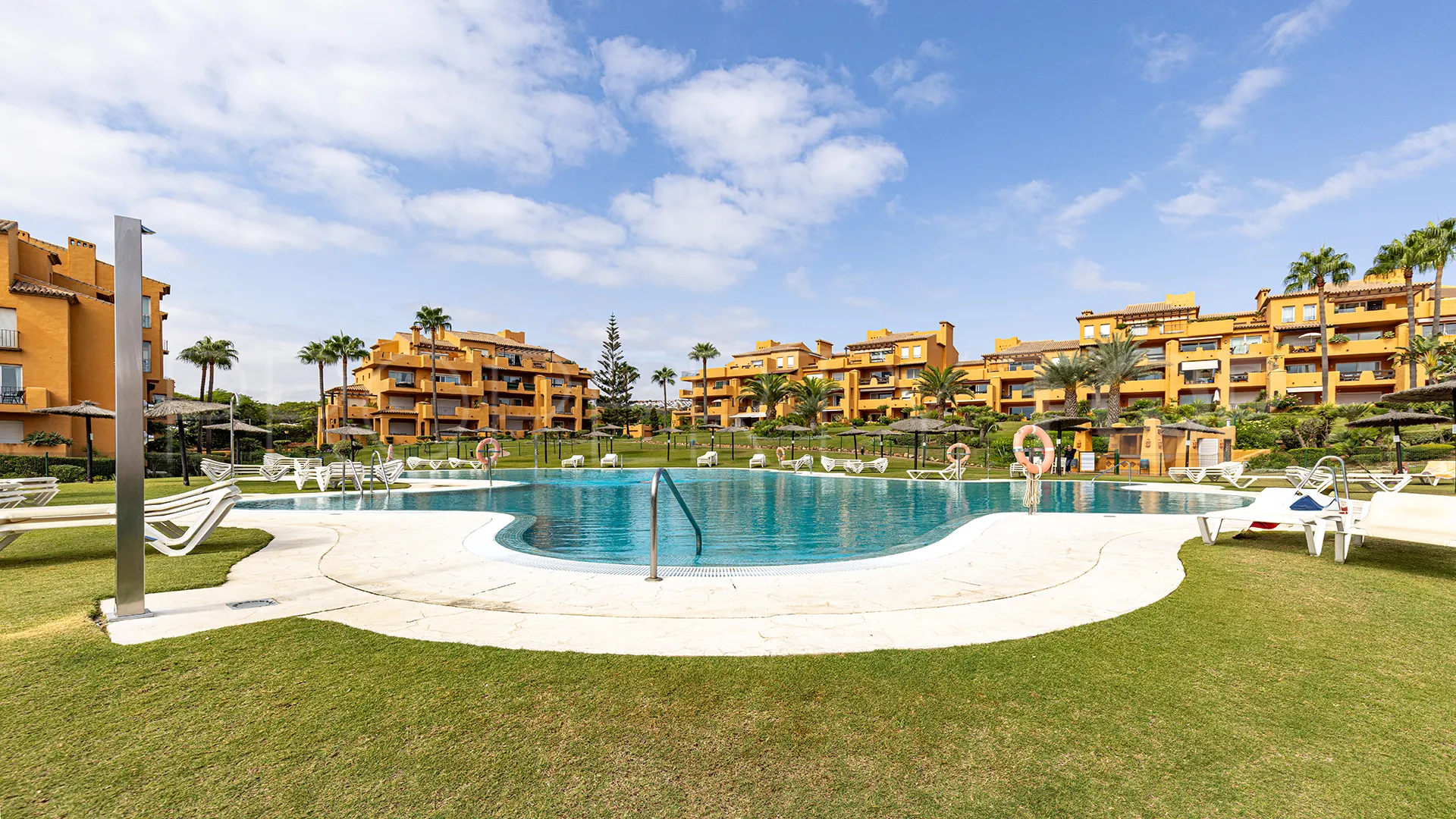 For sale ground floor apartment in Los Granados de Duquesa