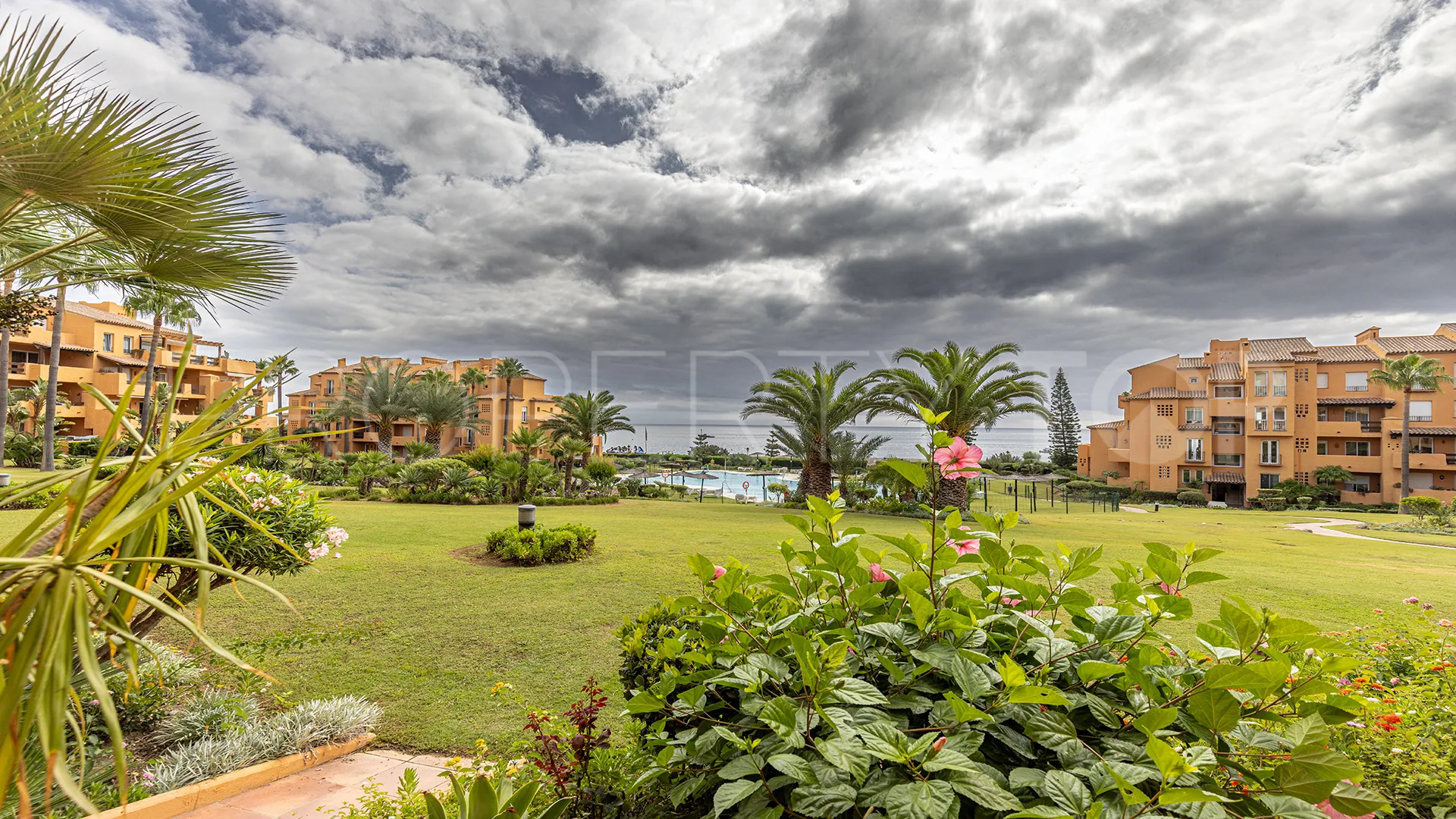 For sale ground floor apartment in Los Granados de Duquesa