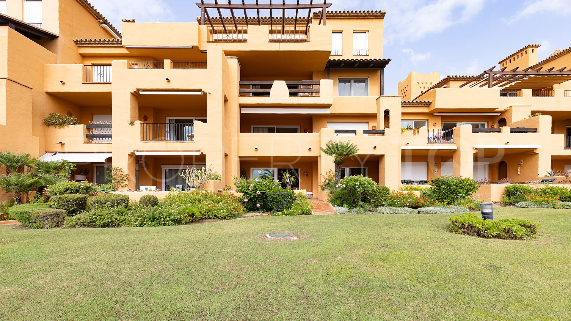 For sale ground floor apartment in Los Granados de Duquesa