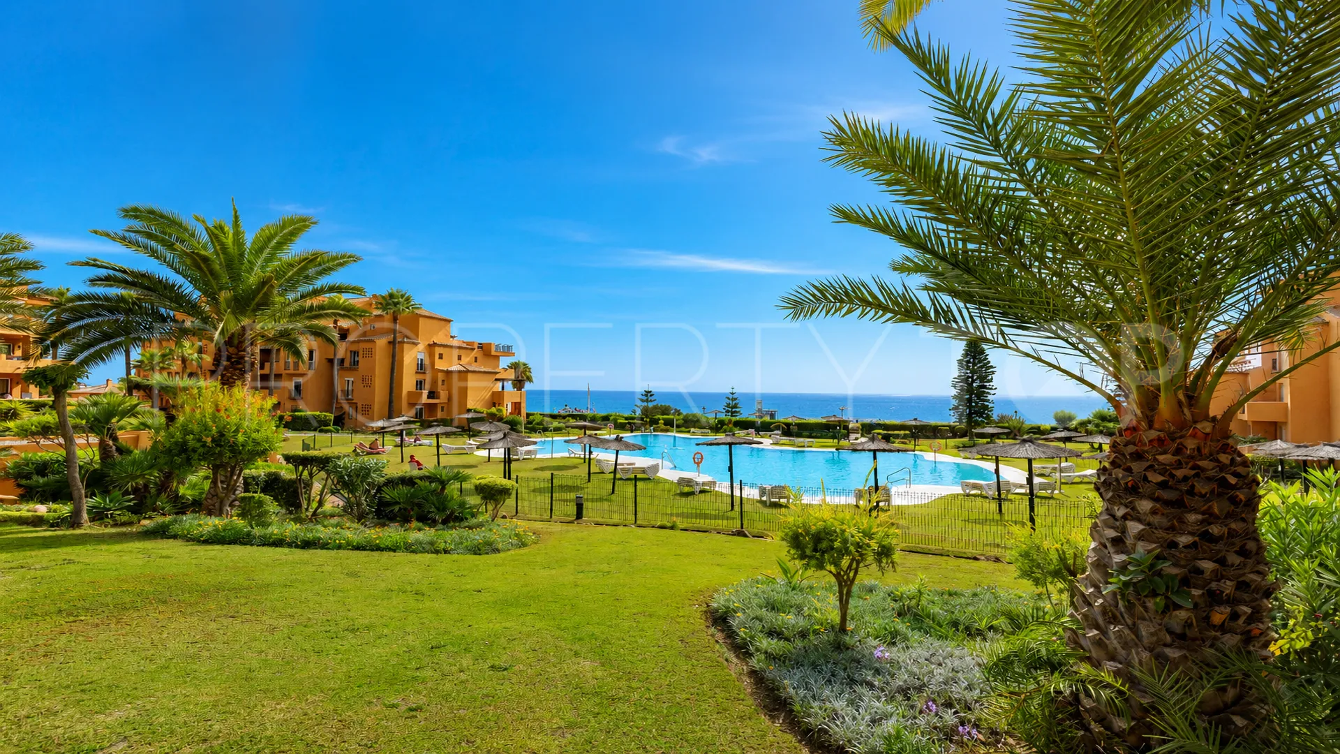 For sale ground floor apartment in Los Granados de Duquesa