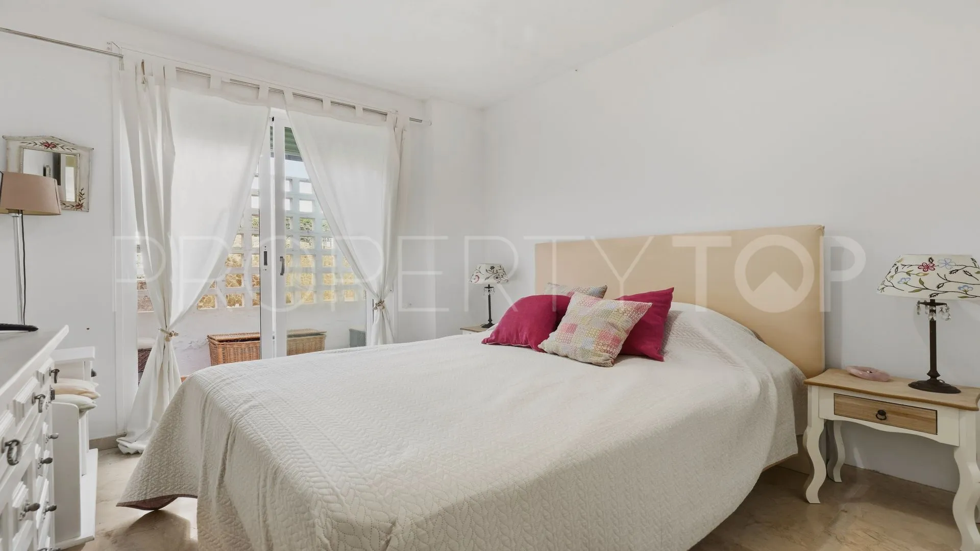 Los Hidalgos, apartamento planta baja en venta con 2 dormitorios