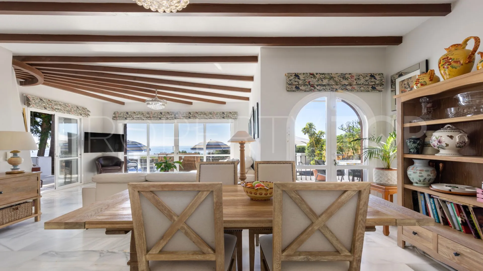 Semi detached villa for sale in La Duquesa Golf with 4 bedrooms