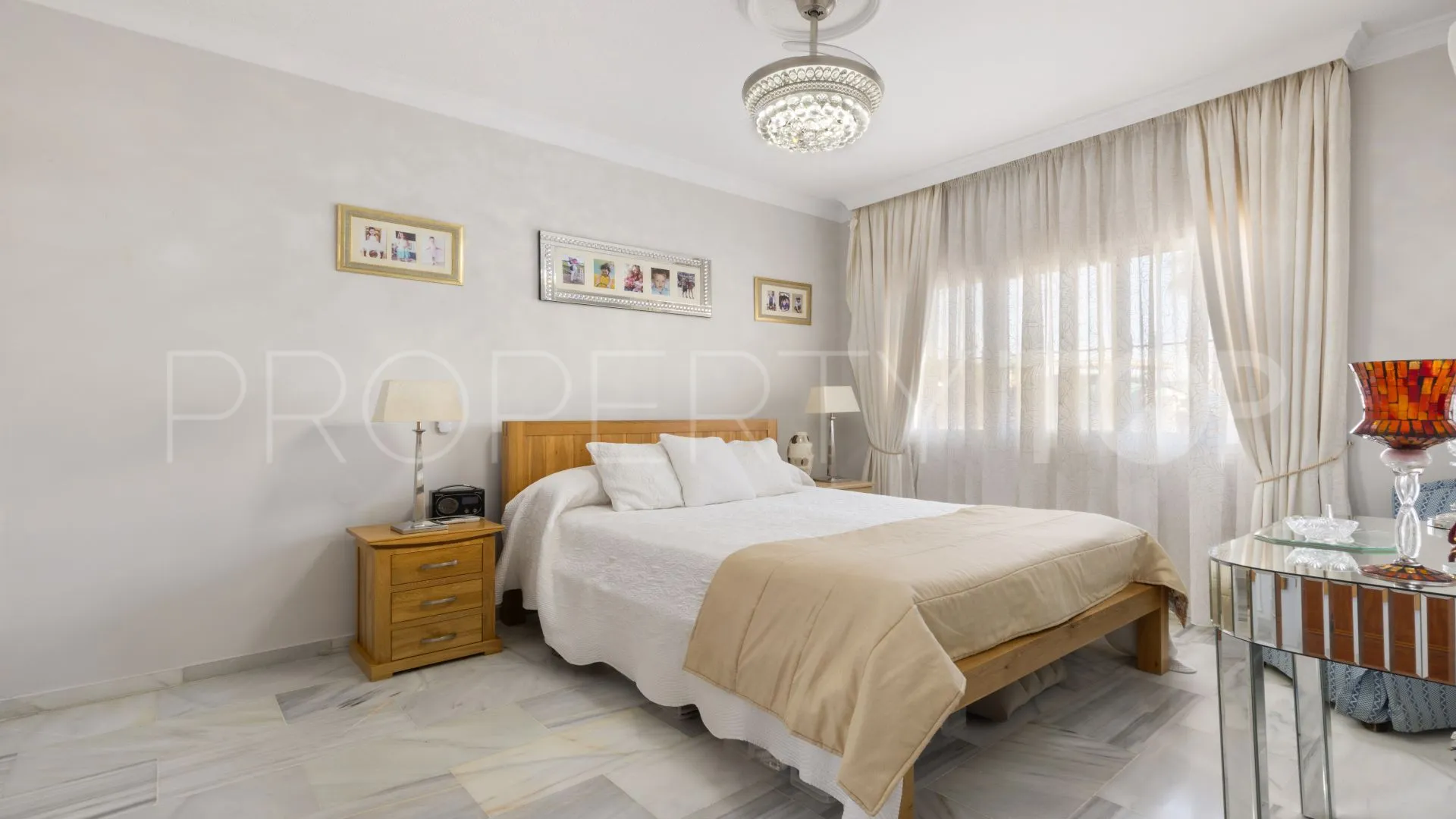 Semi detached villa for sale in La Duquesa Golf with 4 bedrooms
