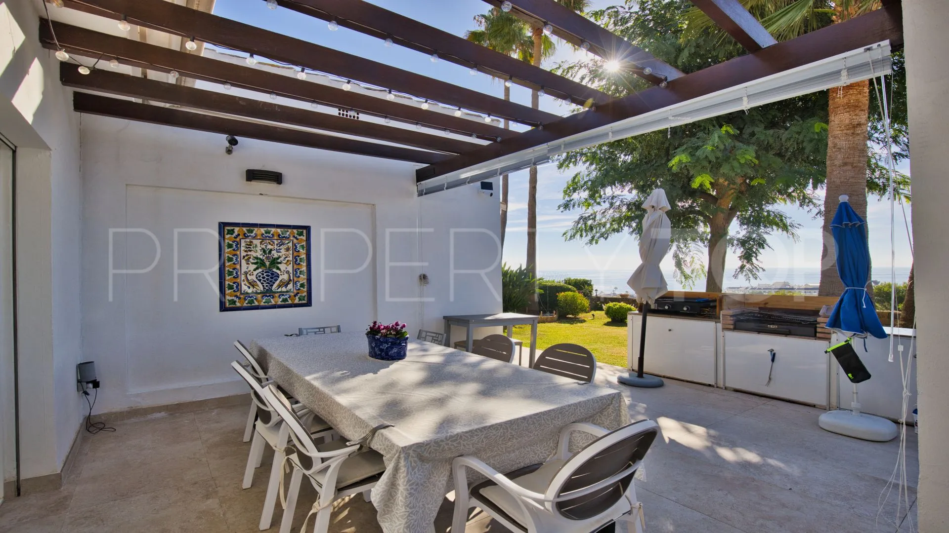 Semi detached villa for sale in La Duquesa Golf with 4 bedrooms