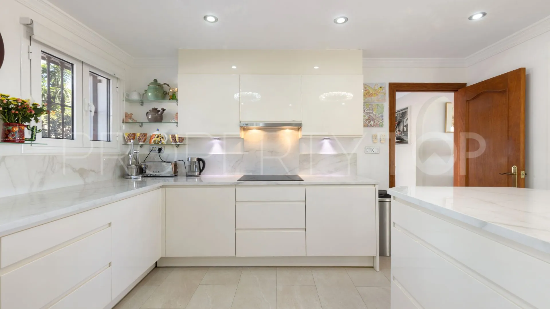 Semi detached villa for sale in La Duquesa Golf with 4 bedrooms